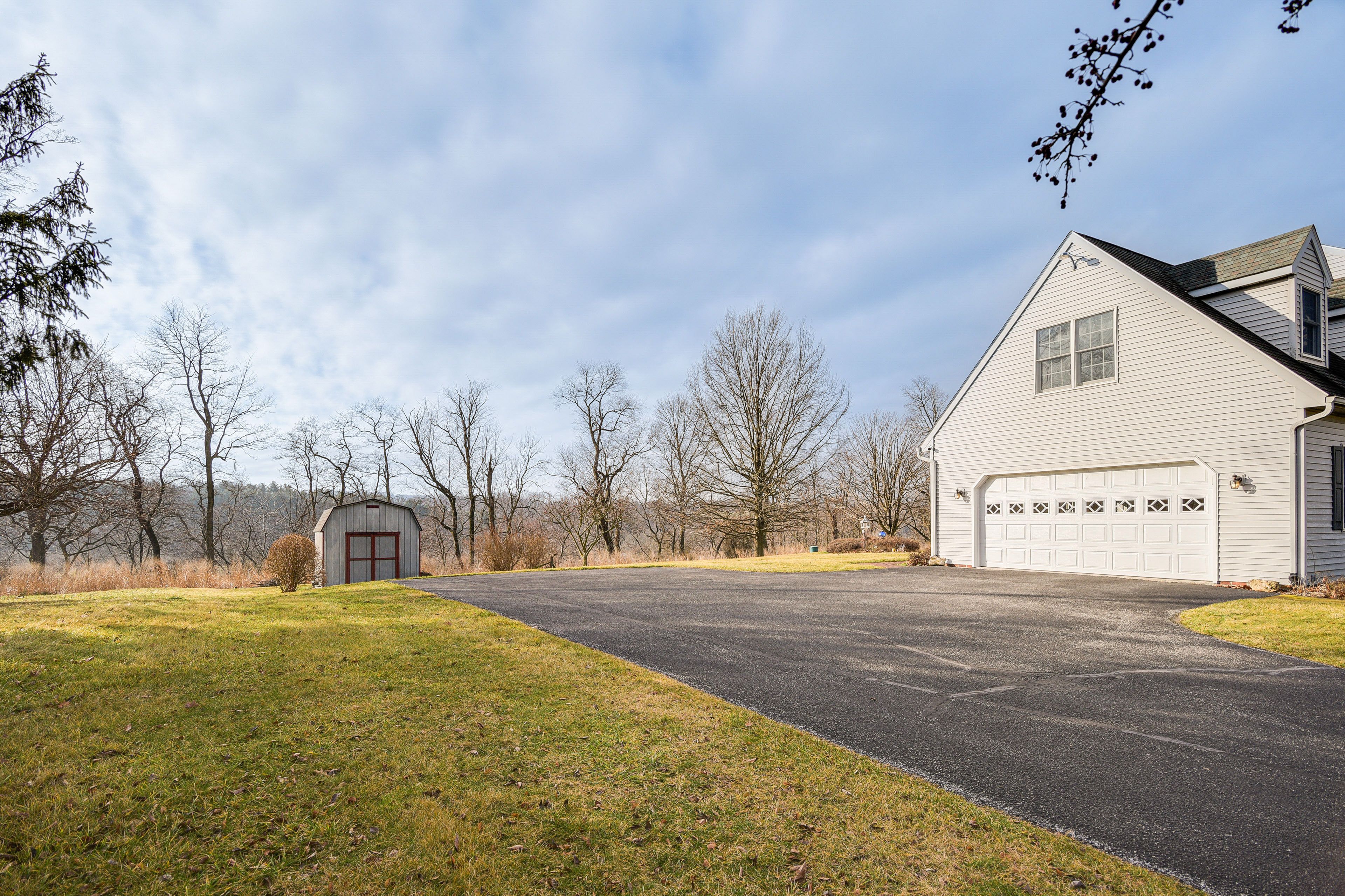 Exterior | Driveway (4 Vehicles) | Keyless Entry
