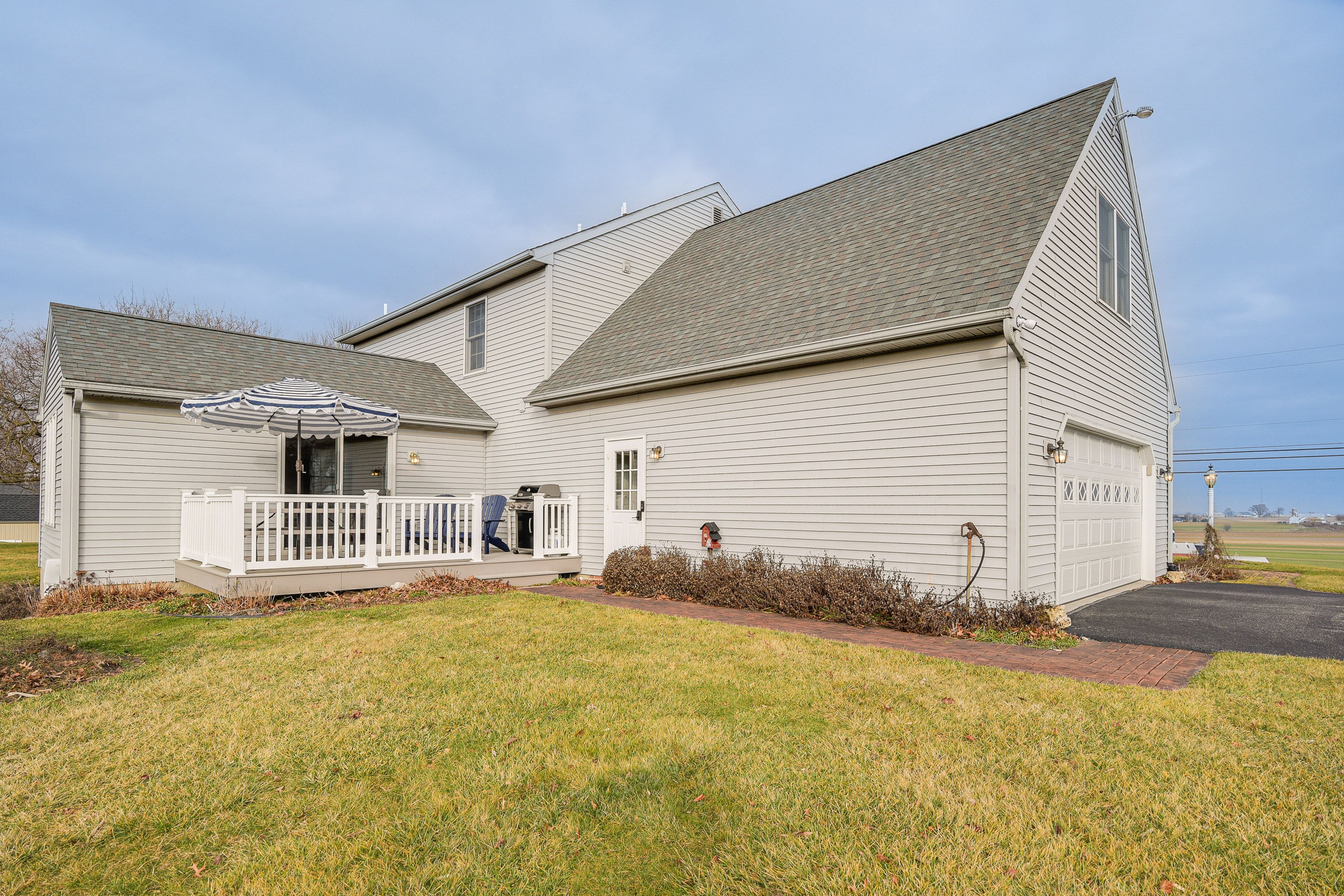 Deck | Gas Grill | Outdoor Dining Area