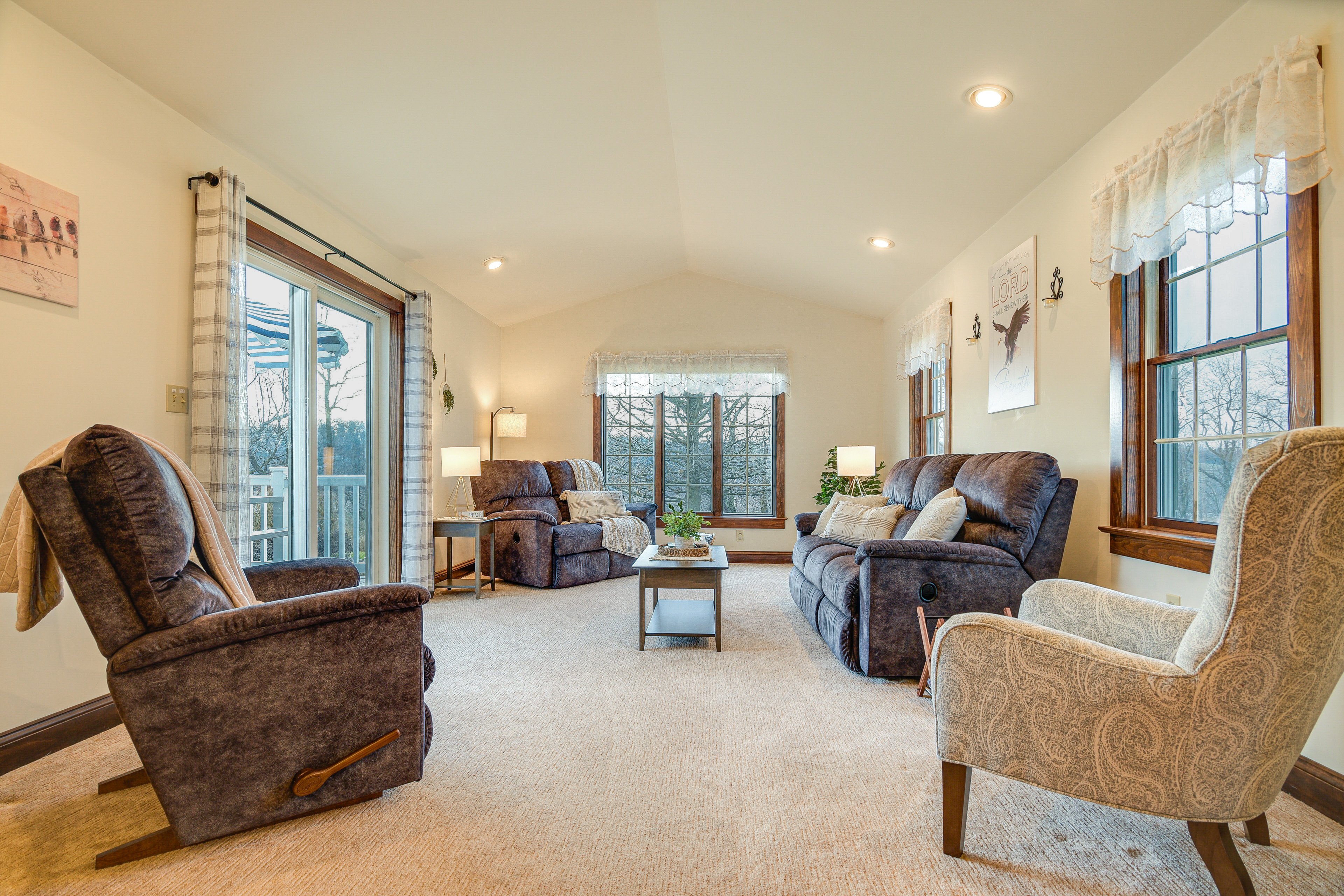 Living Room | Free WiFi | Central Heating & A/C | 1st Floor