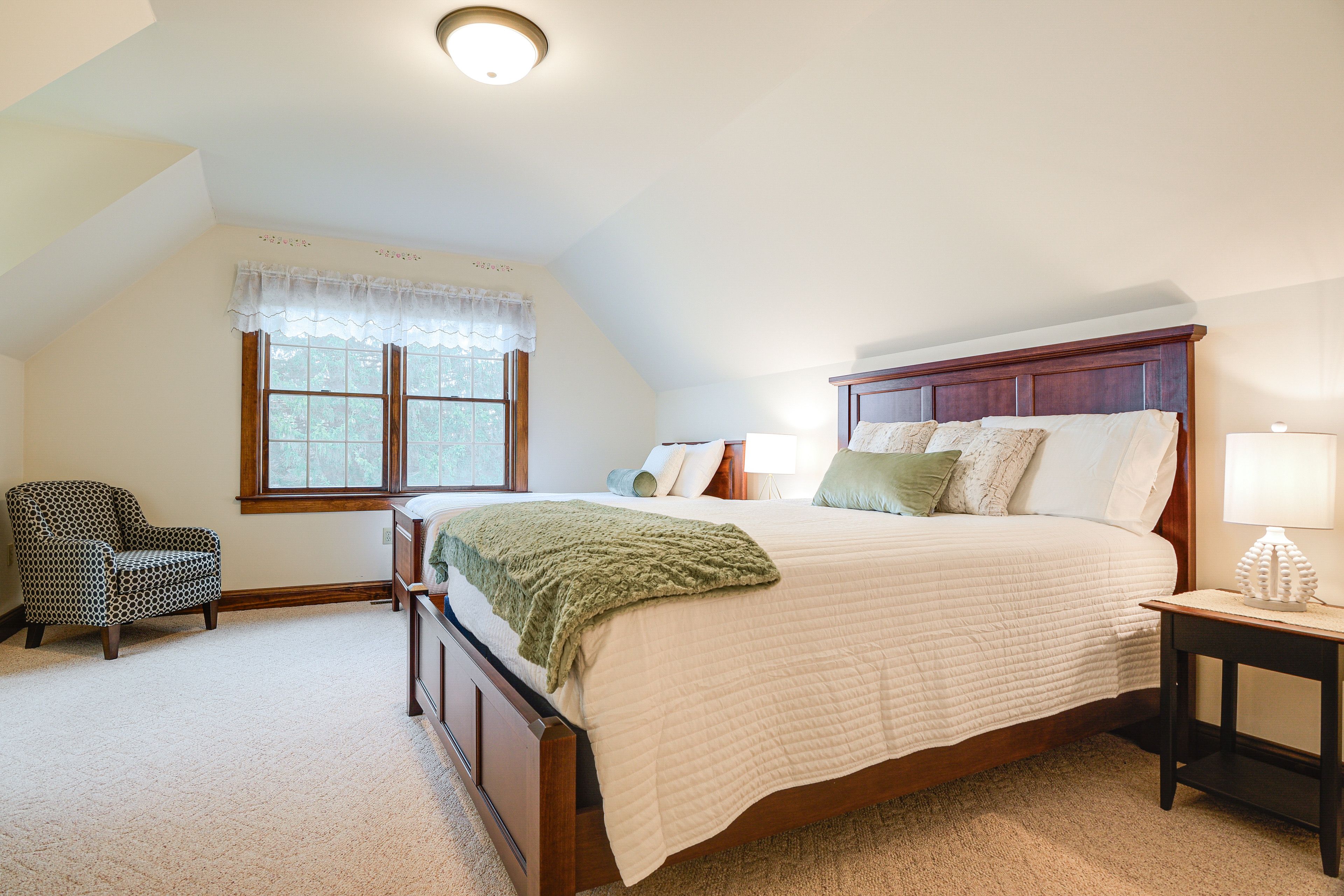 Bedroom 4 | Queen Bed | Twin Bed | 2nd Floor