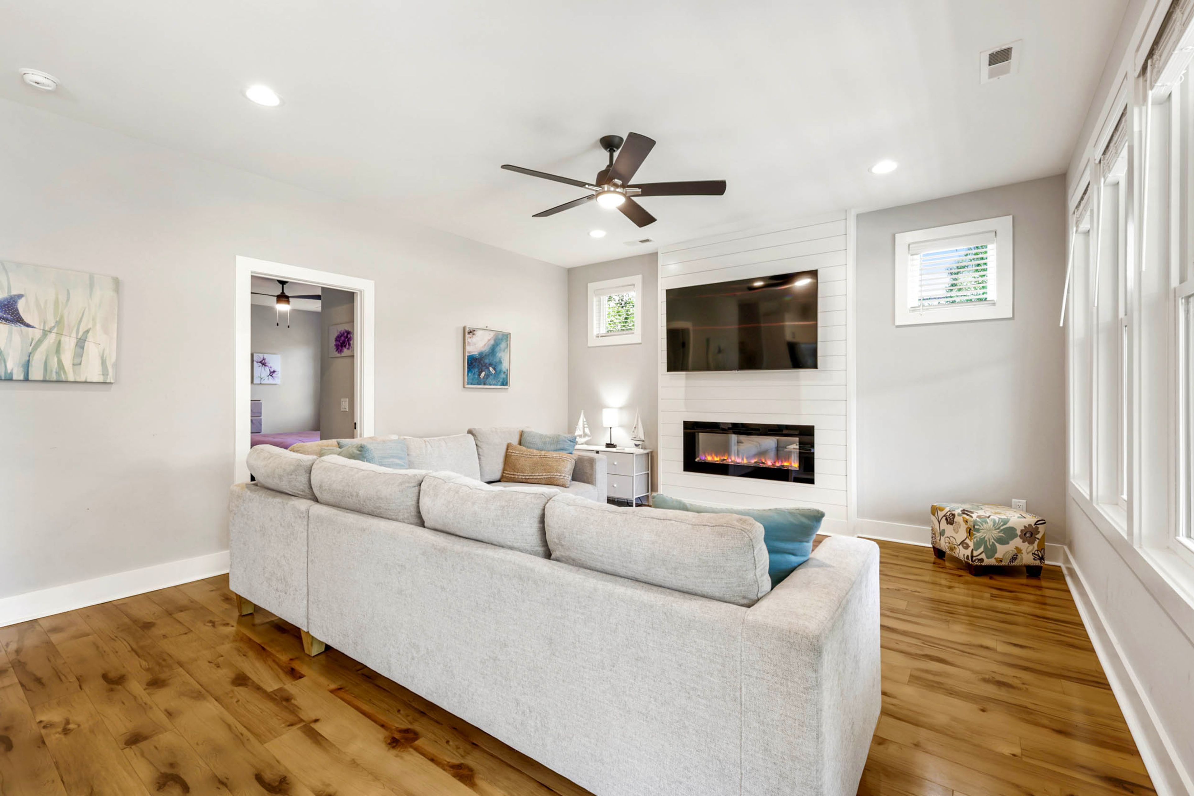 Living Room | Smart TV | Central A/C | Free WiFi