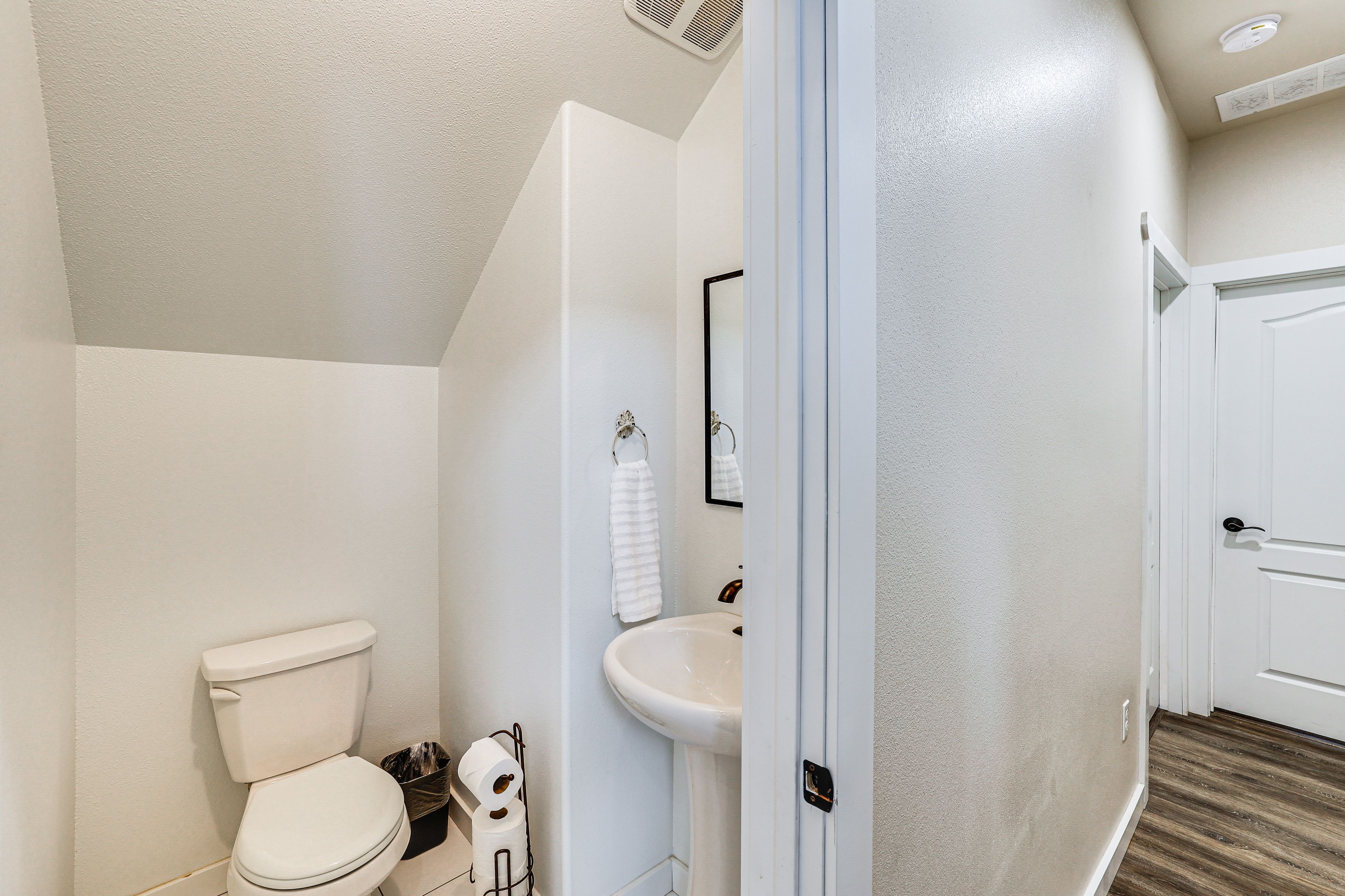 Half Bathroom | Complimentary Toiletries | 1st Floor