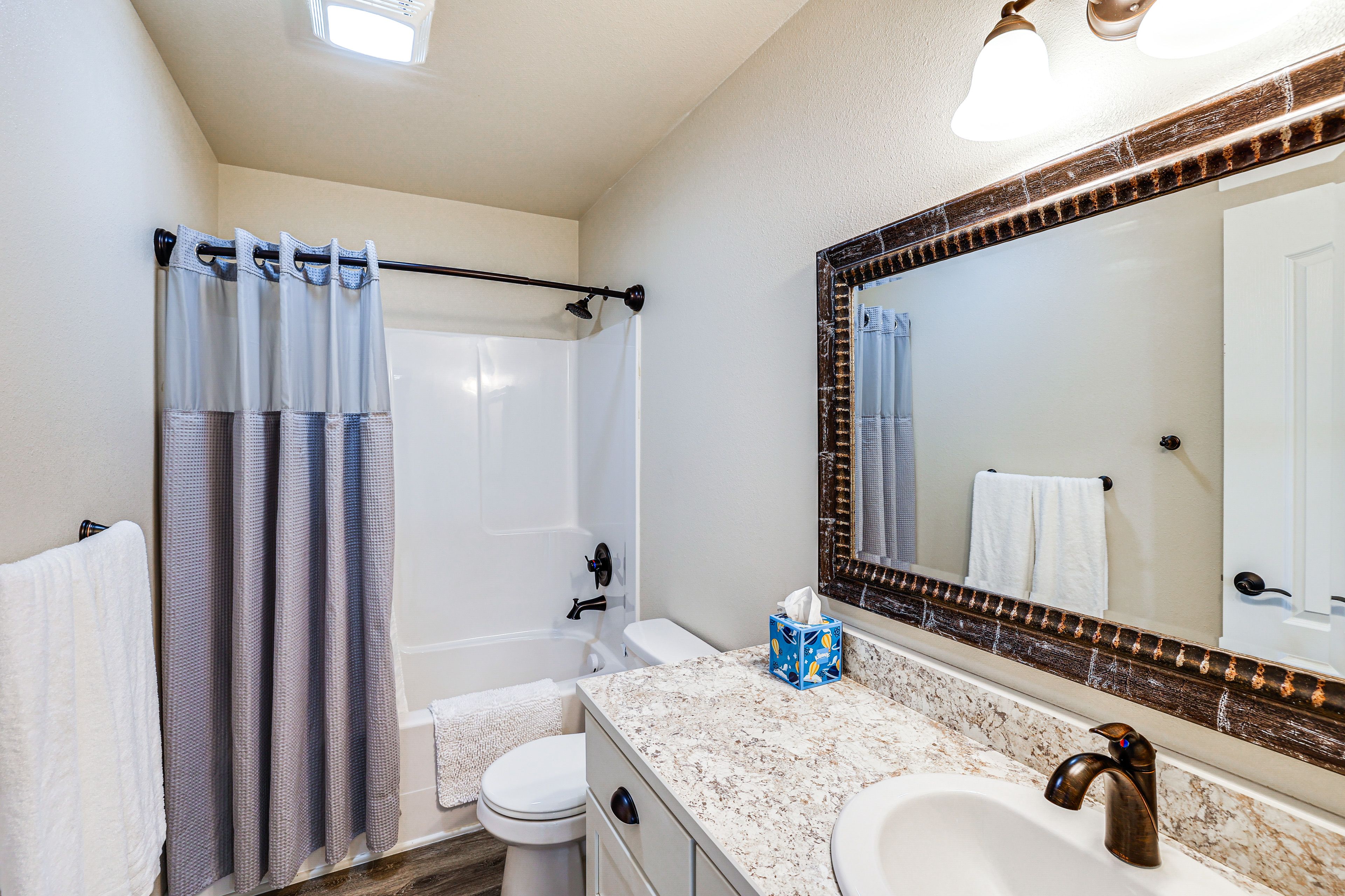 Full Bathroom | Towels Provided | 2nd Floor
