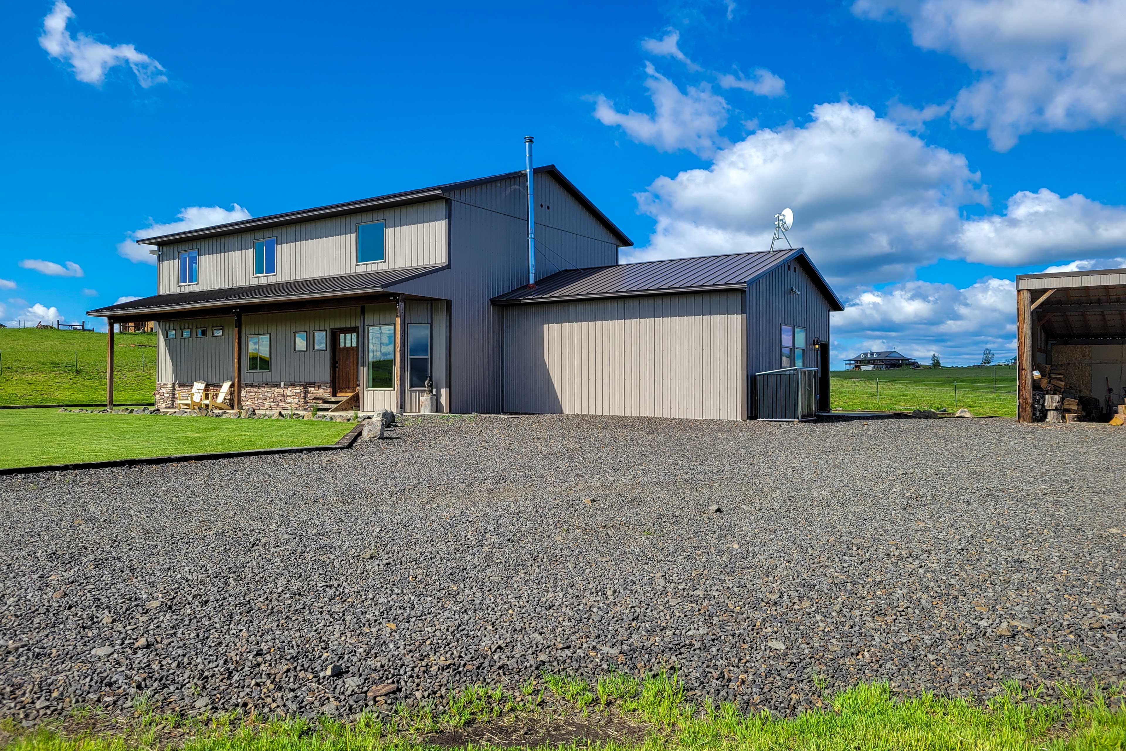 Parking | Driveway (3 Vehicles) | RV/Trailer Parking