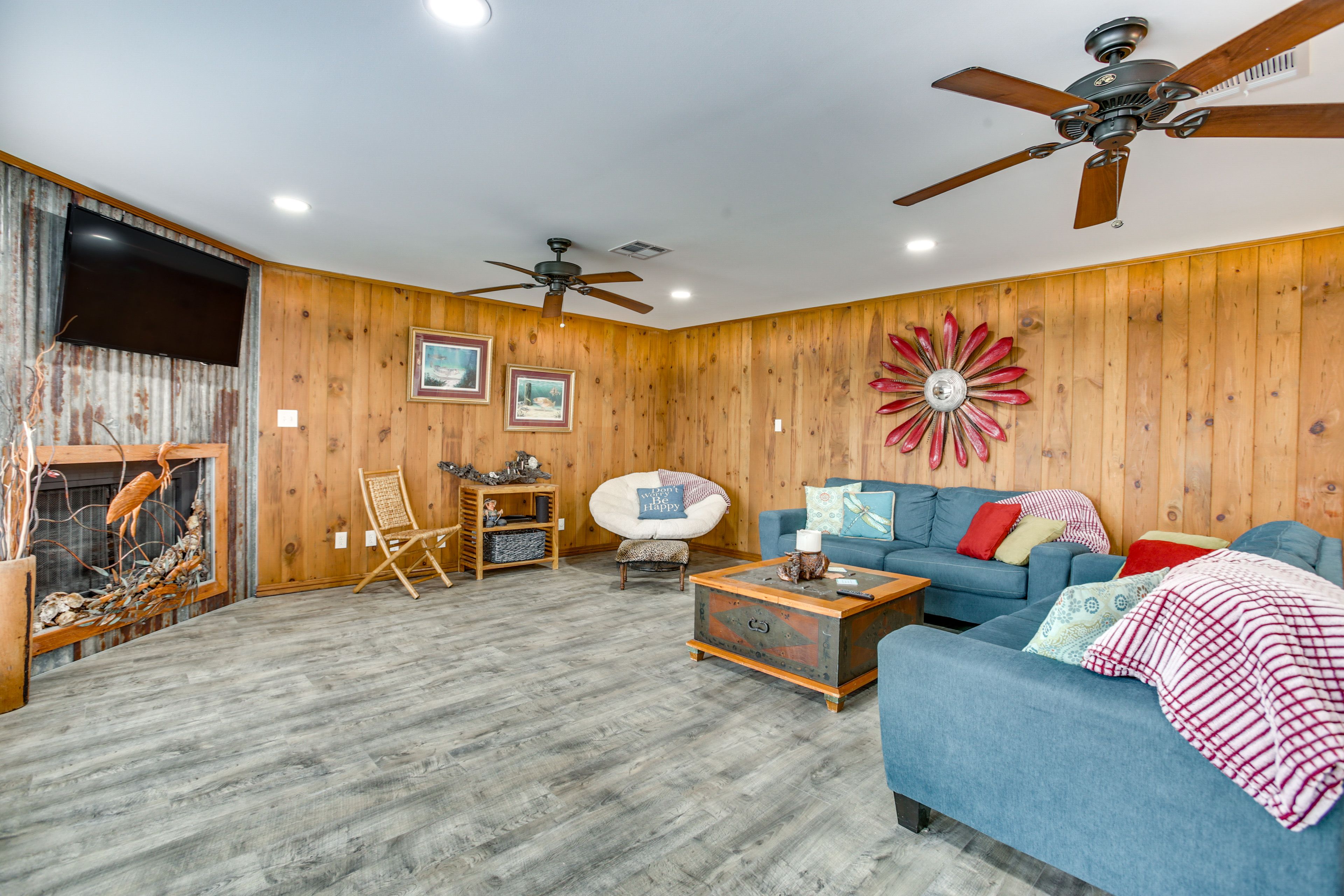 Living Room | Smart TV | Central A/C & Heating | Free WiFi