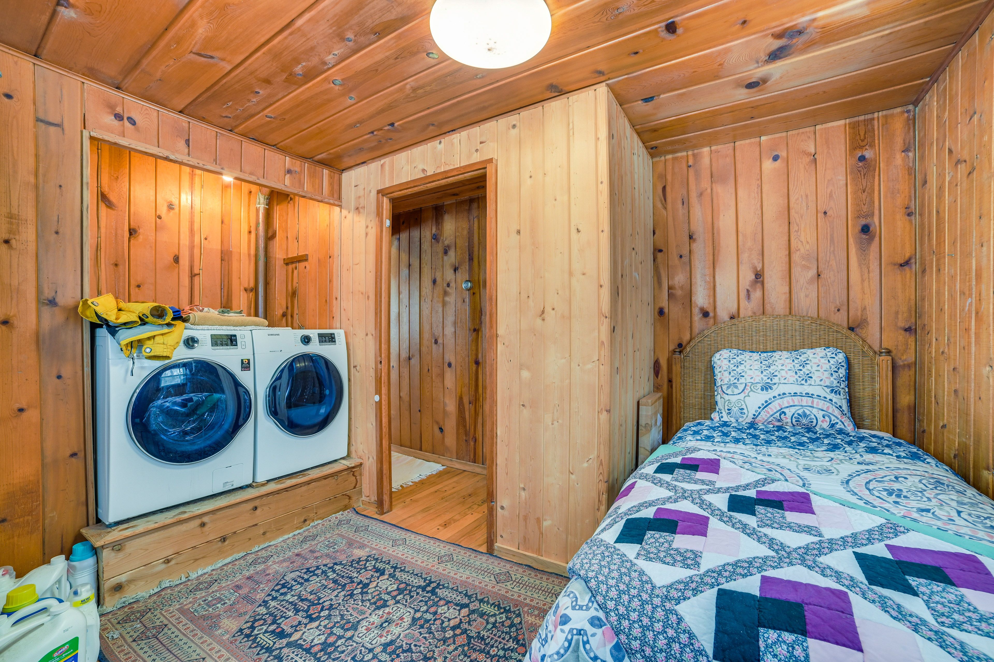 Bedroom 3 | Twin Bed | Washer & Dryer | 1st Floor