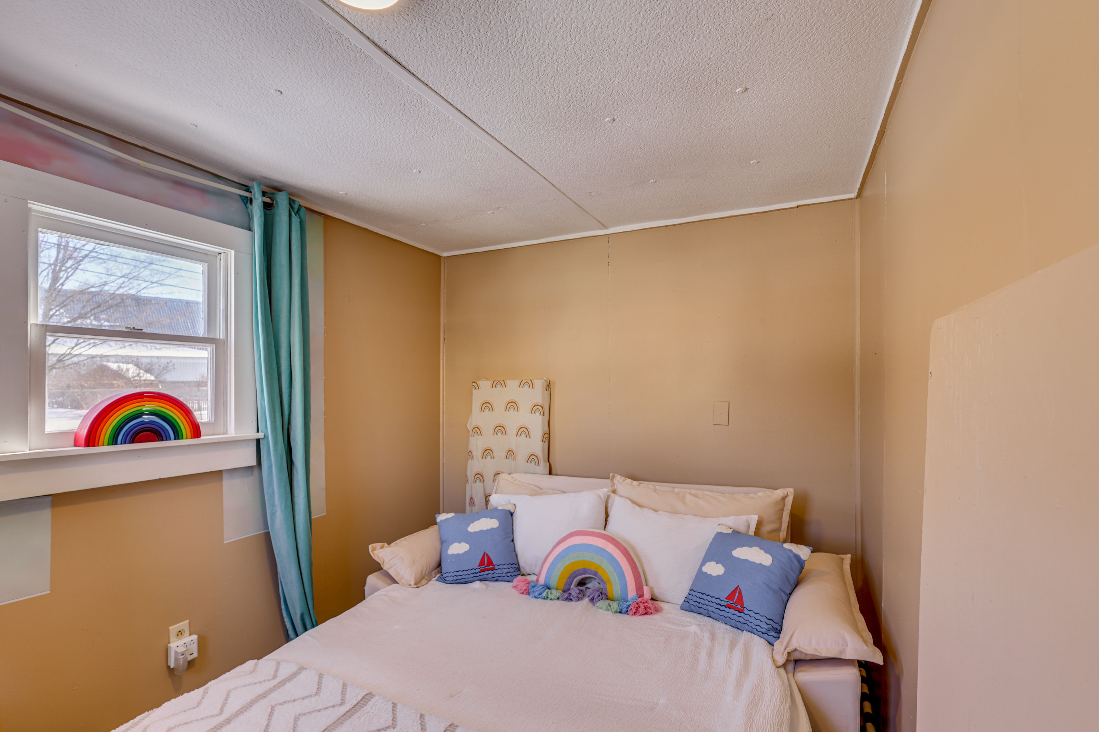 Bedroom 2 | Queen Bed