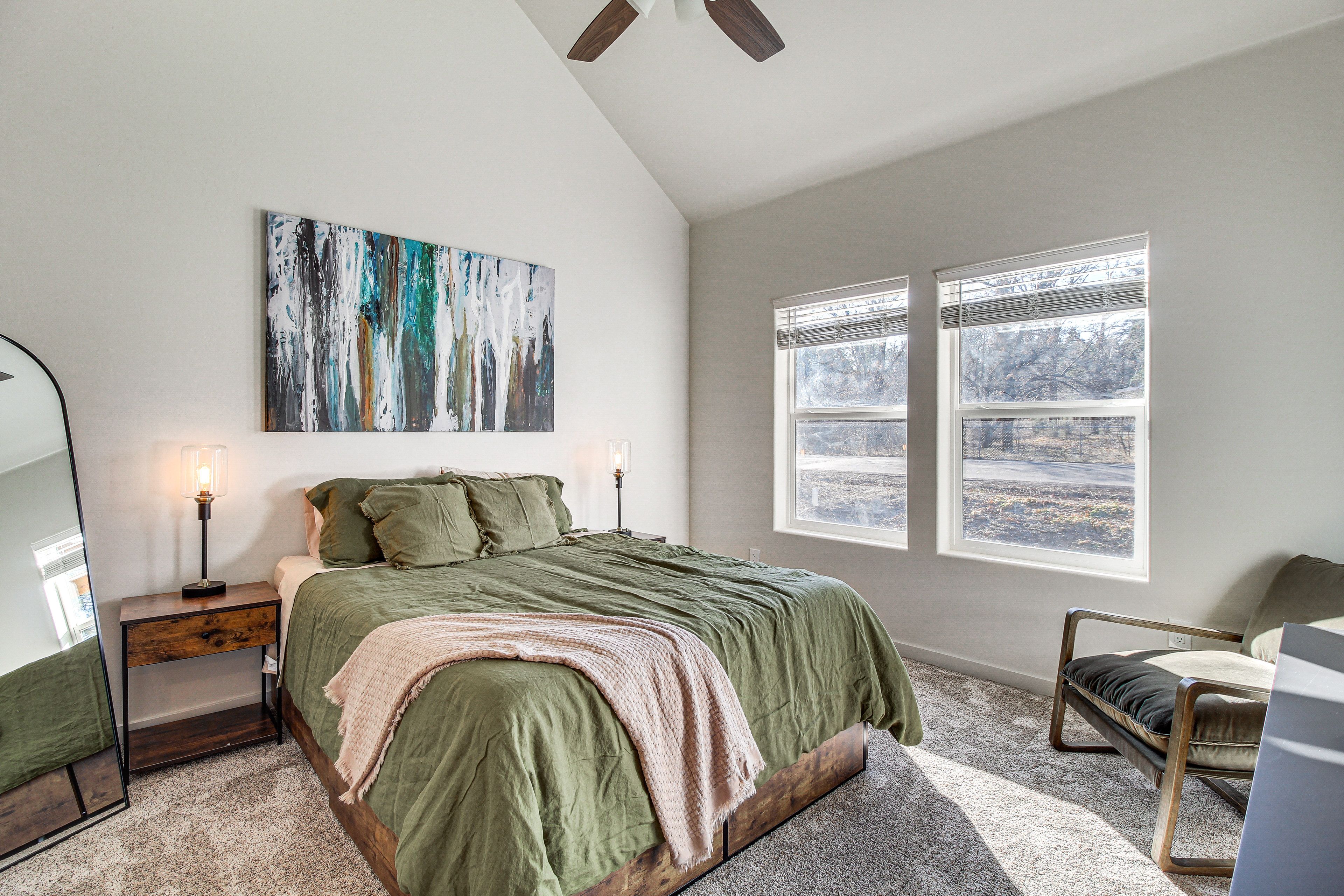 Bedroom 1 | Queen Bed | Smart TV | 1st Floor