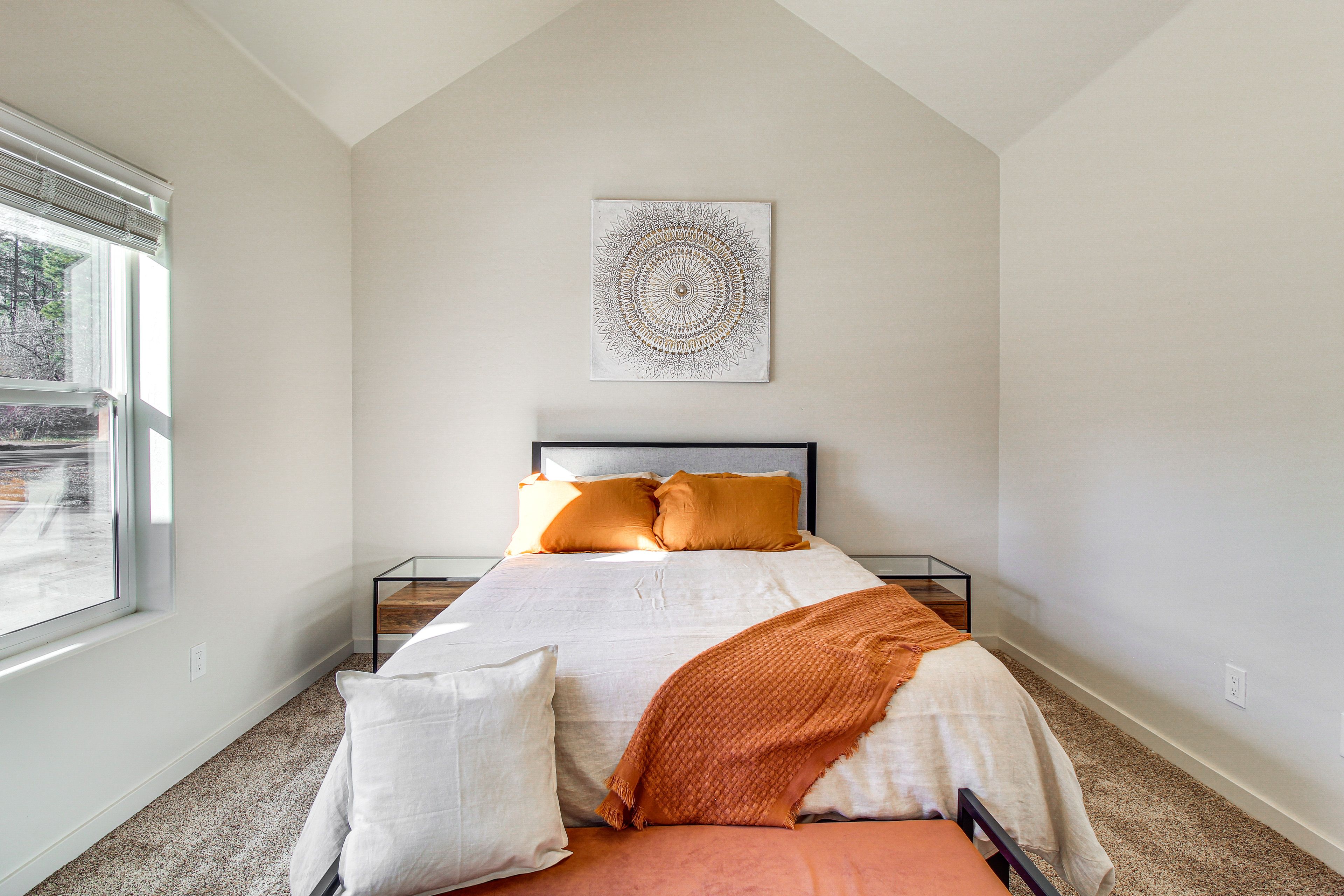Bedroom 2 | Queen Bed | 1st Floor