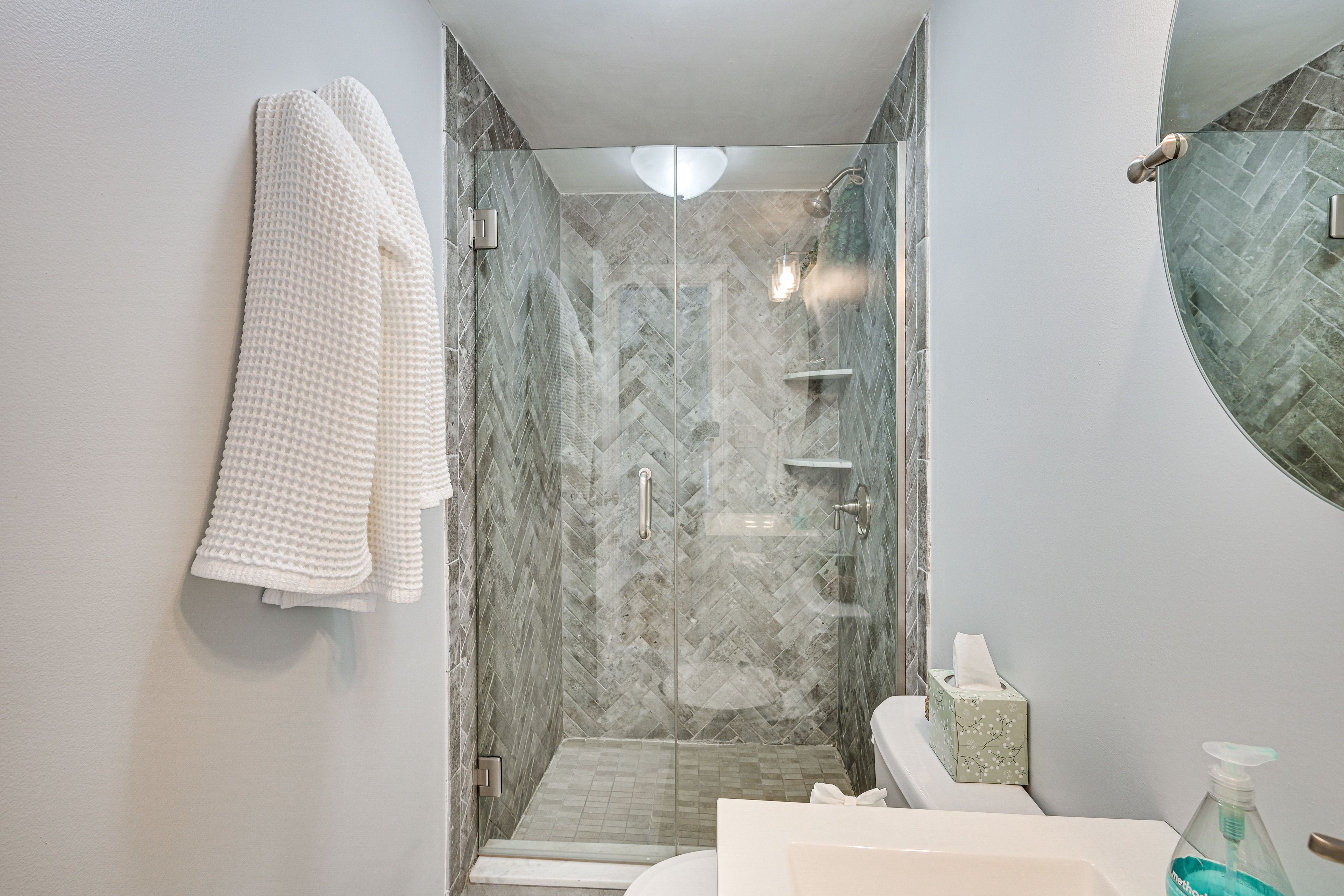 Full Bathroom | Complimentary Toiletries