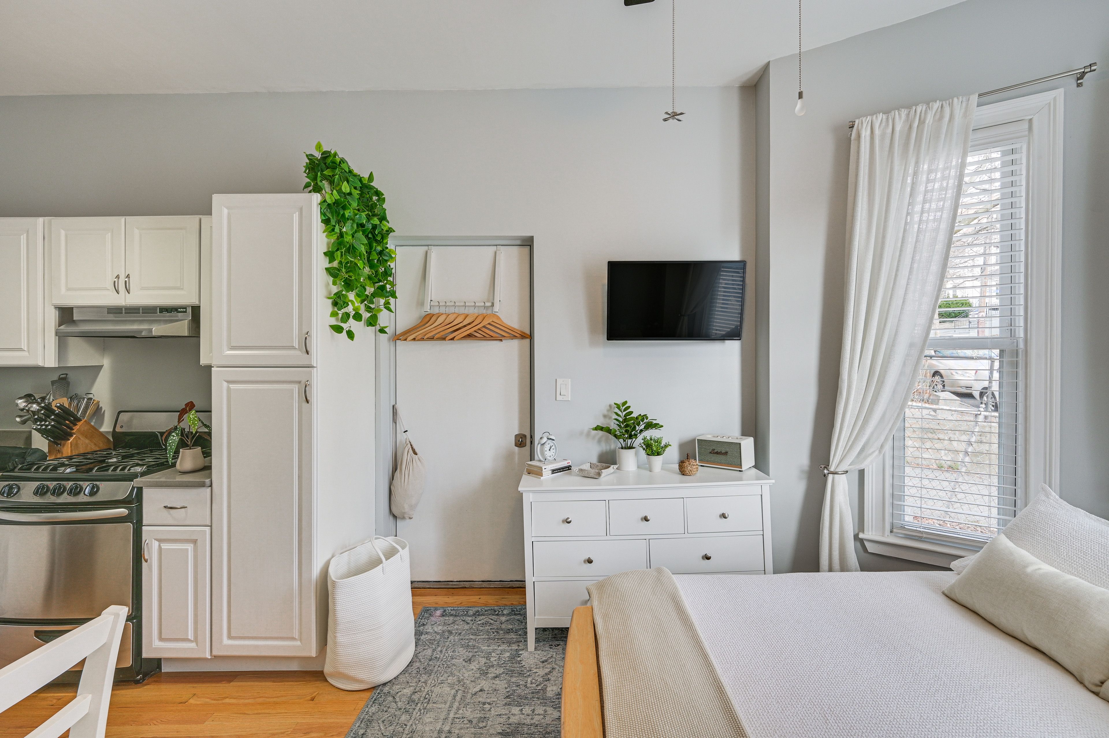 Sleeping Area | Futon | Smart TV