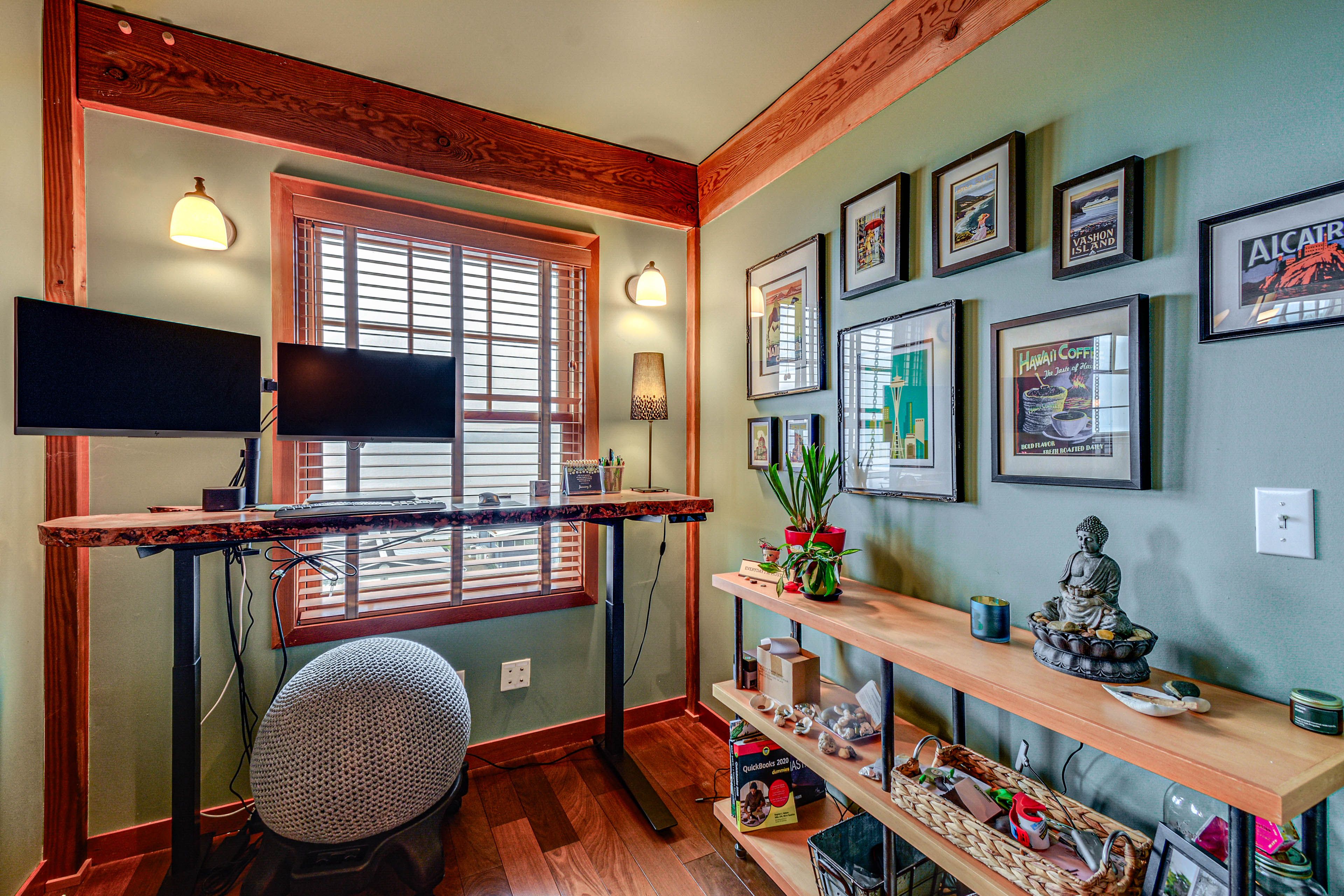 Office | Laptop Workspace | Free WiFi | 3rd Floor