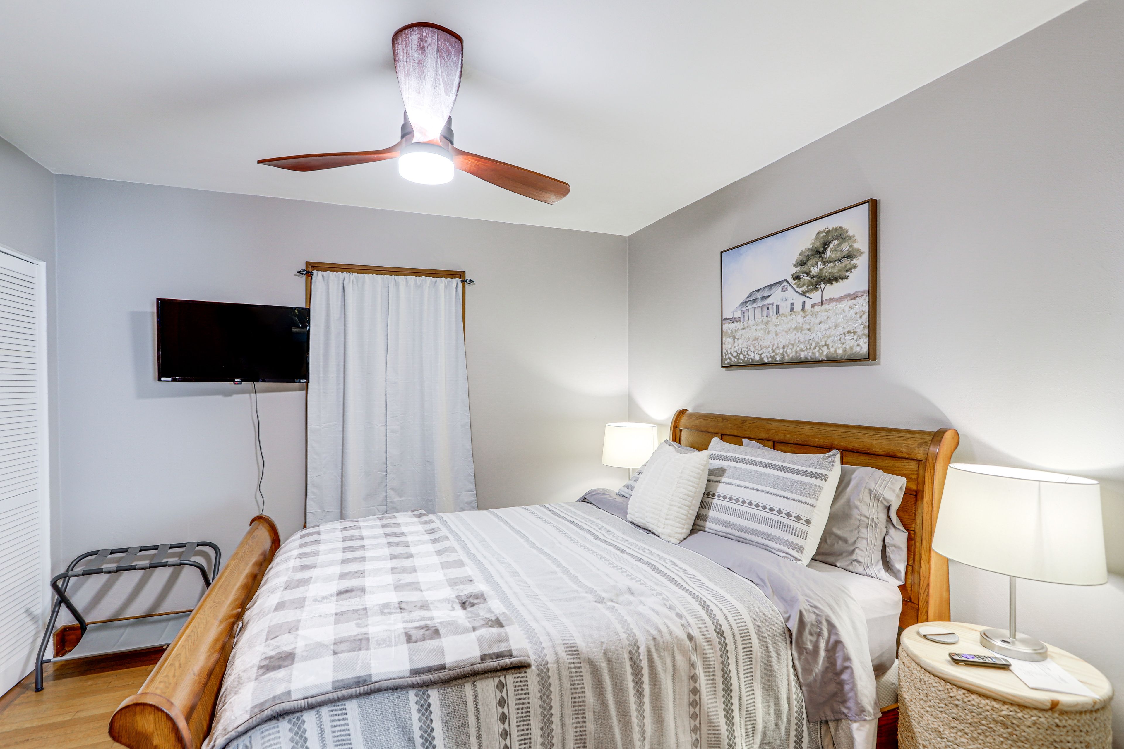 Bedroom 1 | Queen Bed