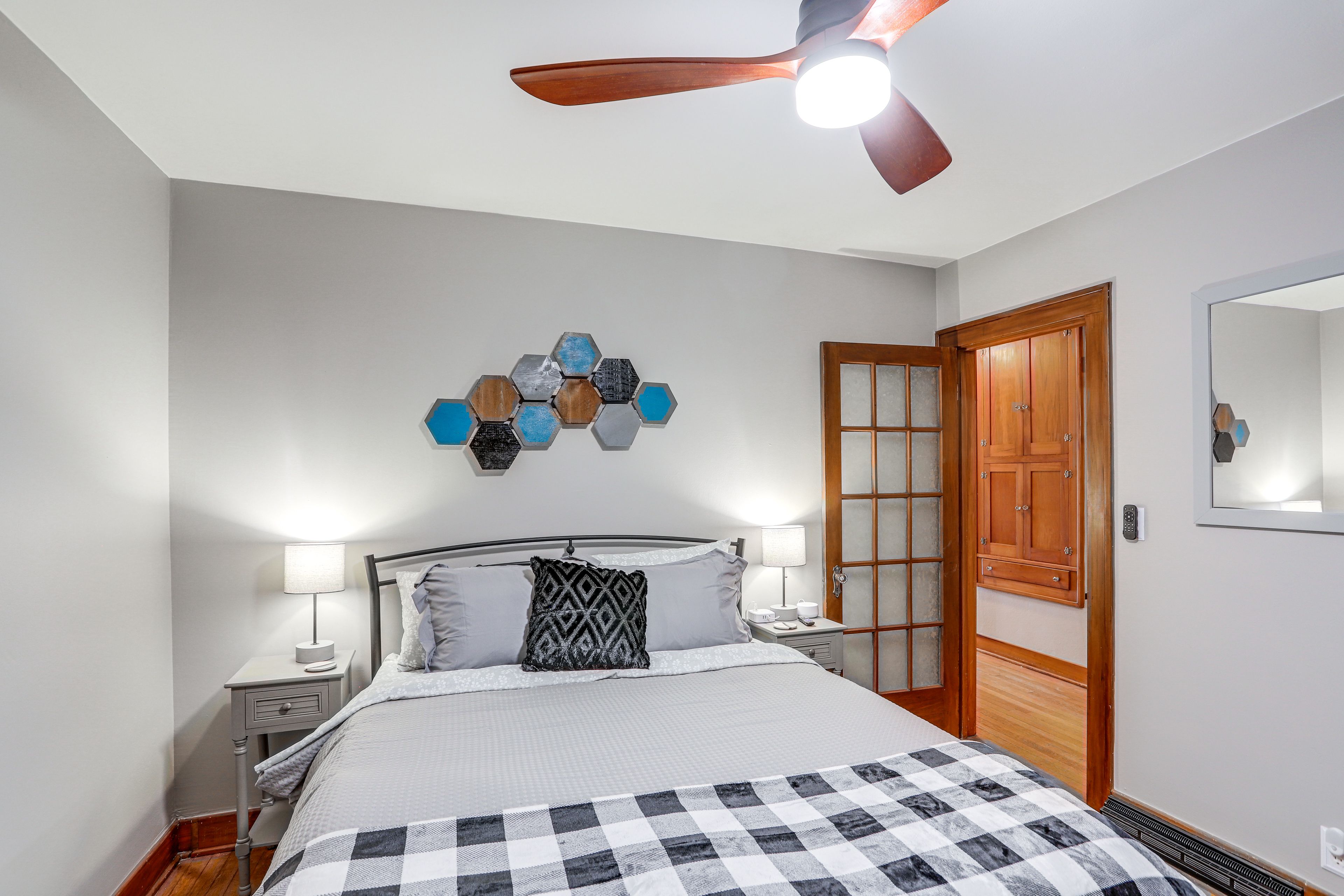 Bedroom 2 | Queen Bed