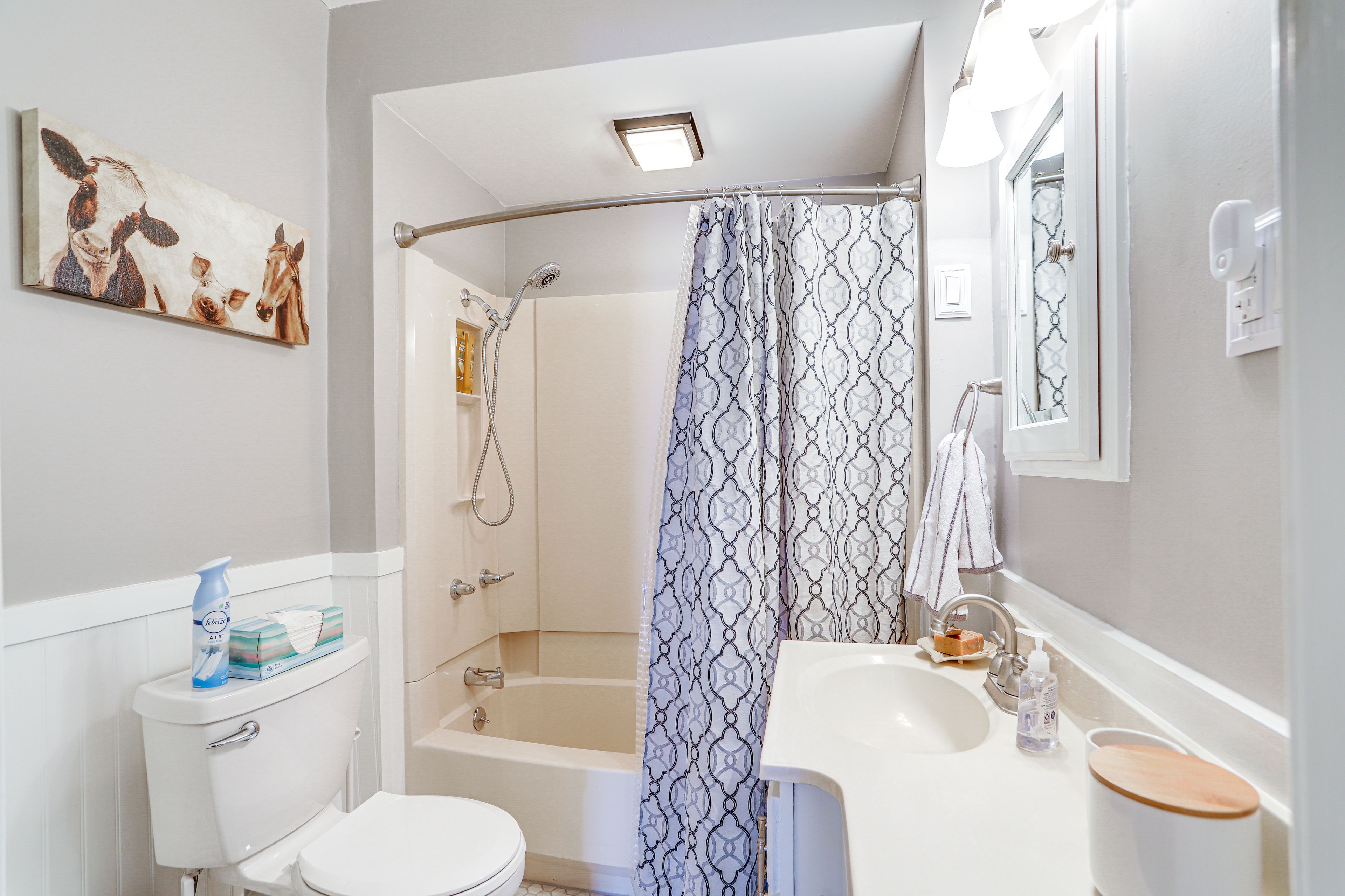 Full Bathroom