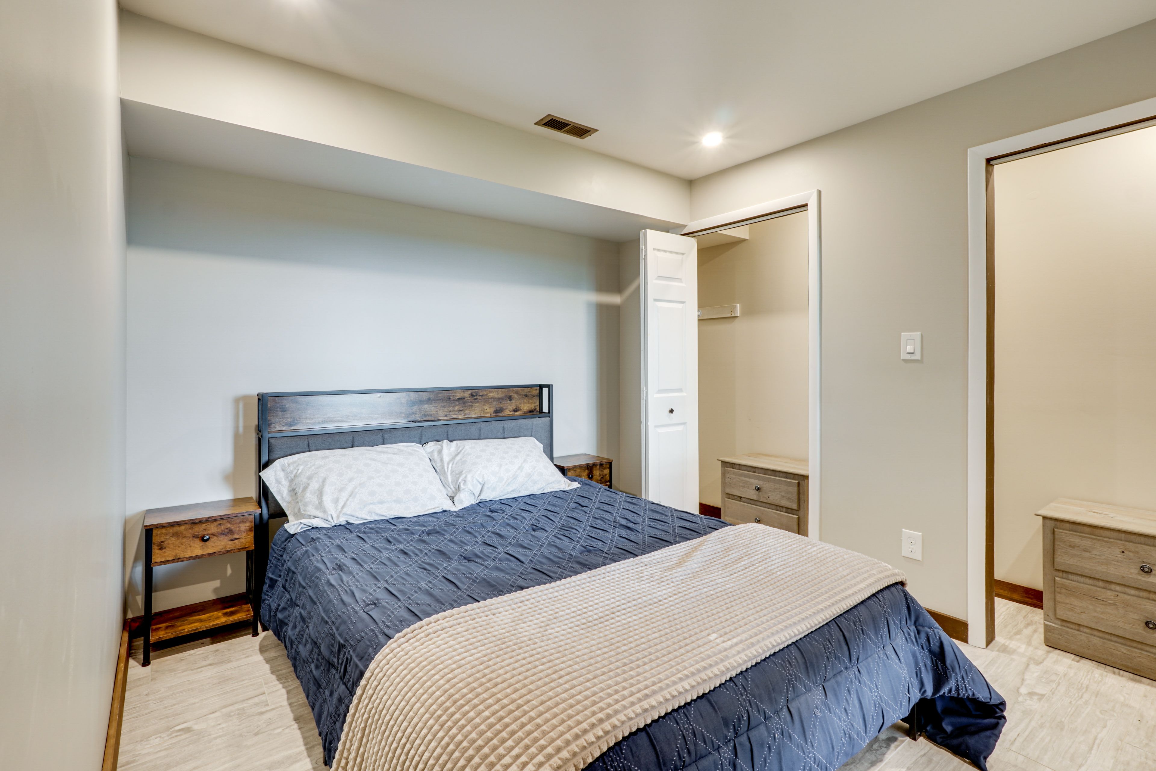 Bedroom 2 | Queen Bed | Basement Level