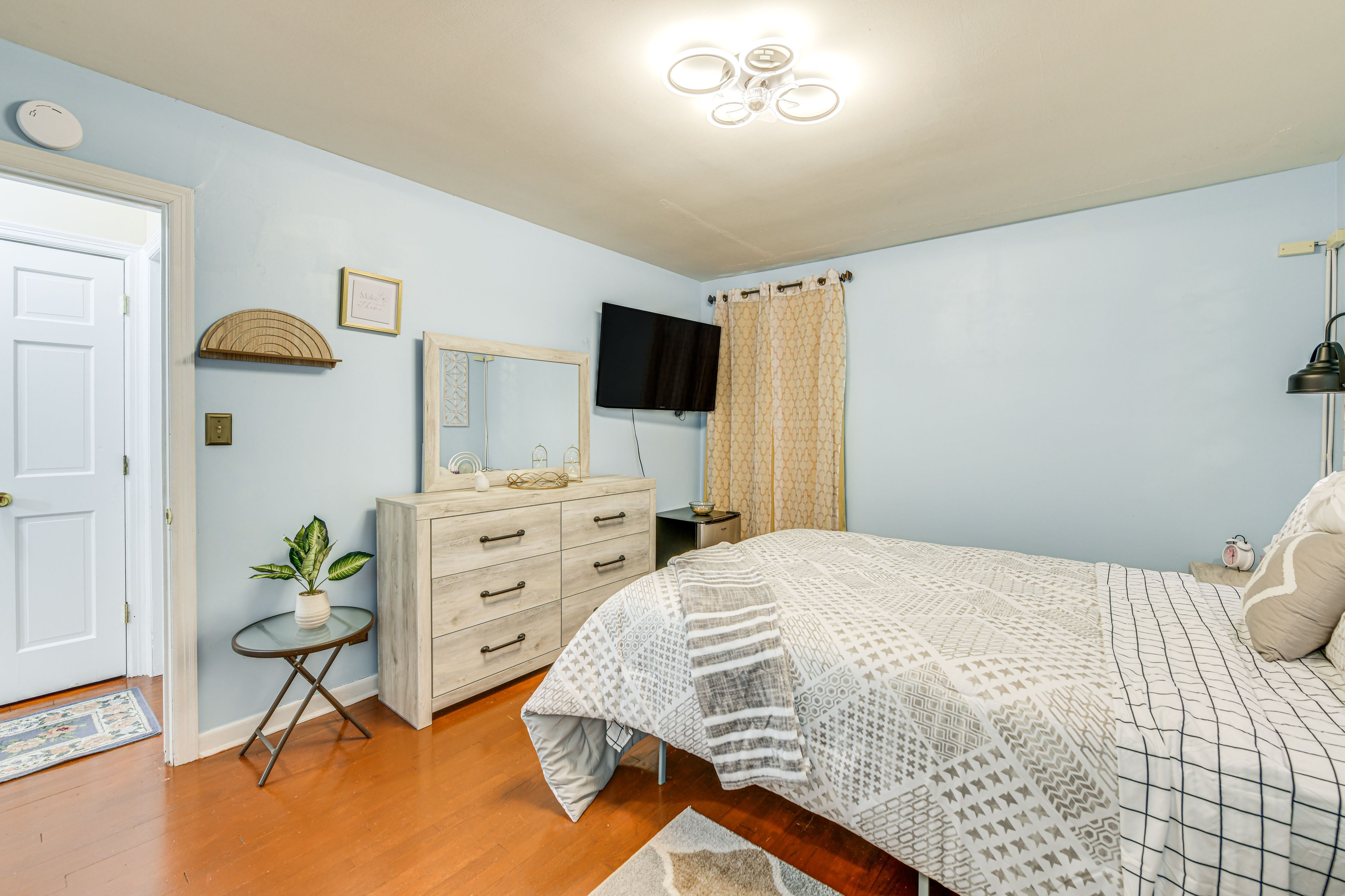 Bedroom 2 | Queen Bed | En-Suite Bathroom