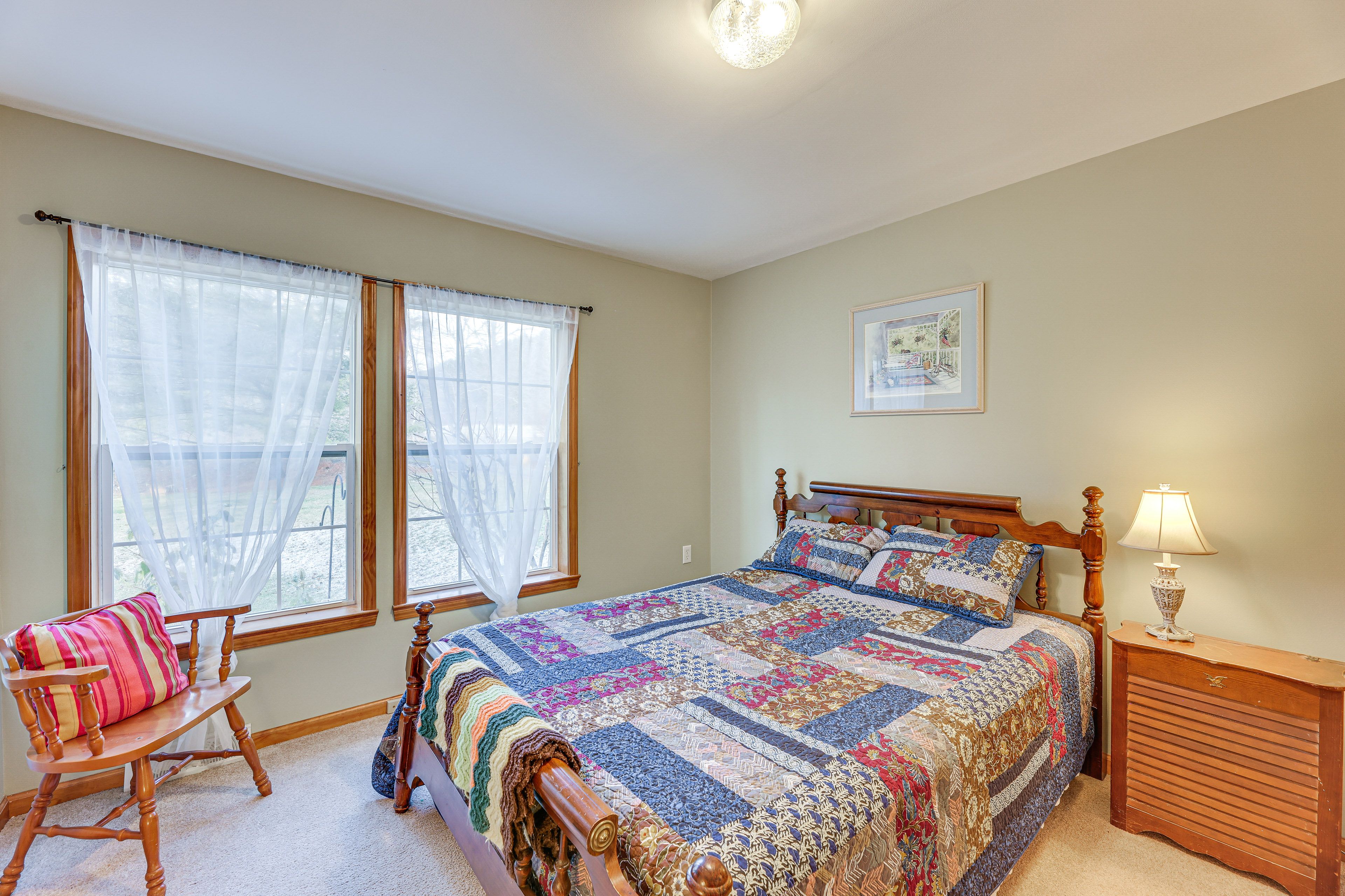Bedroom 1 | 1st Floor | Queen Bed | Linens Provided