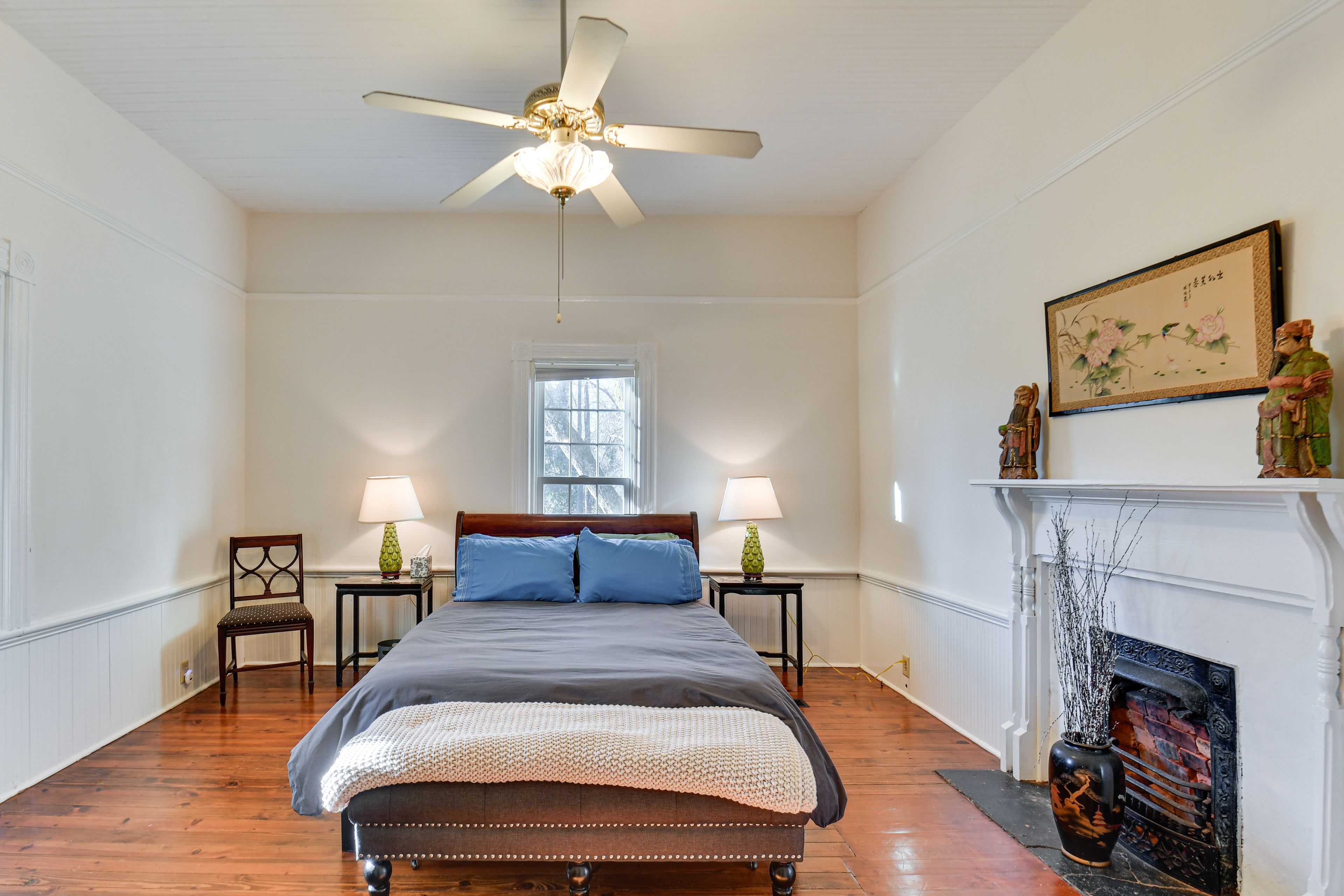 Bedroom 1 | Queen Bed