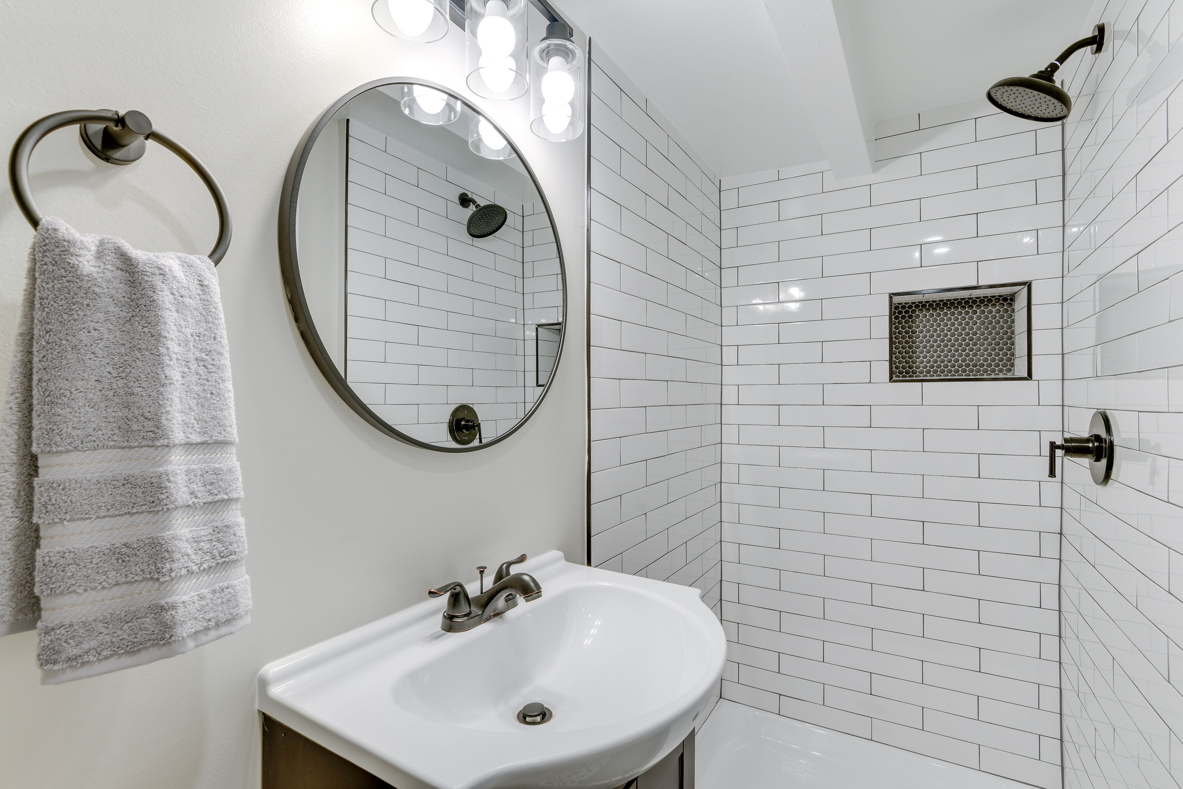 Full Bathroom | 2nd Floor