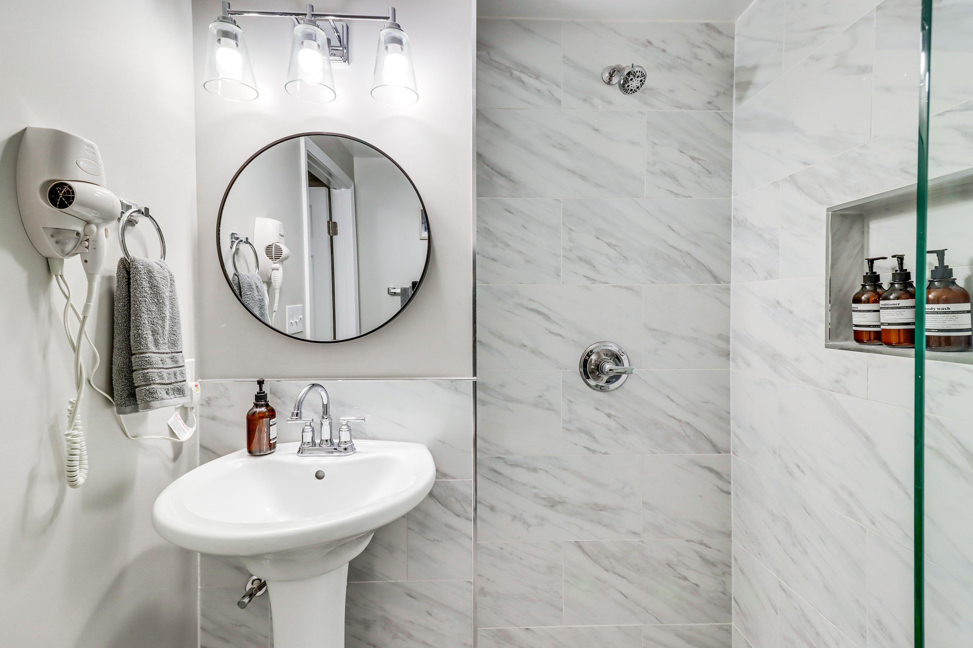 En-Suite Bathroom | 1st Floor
