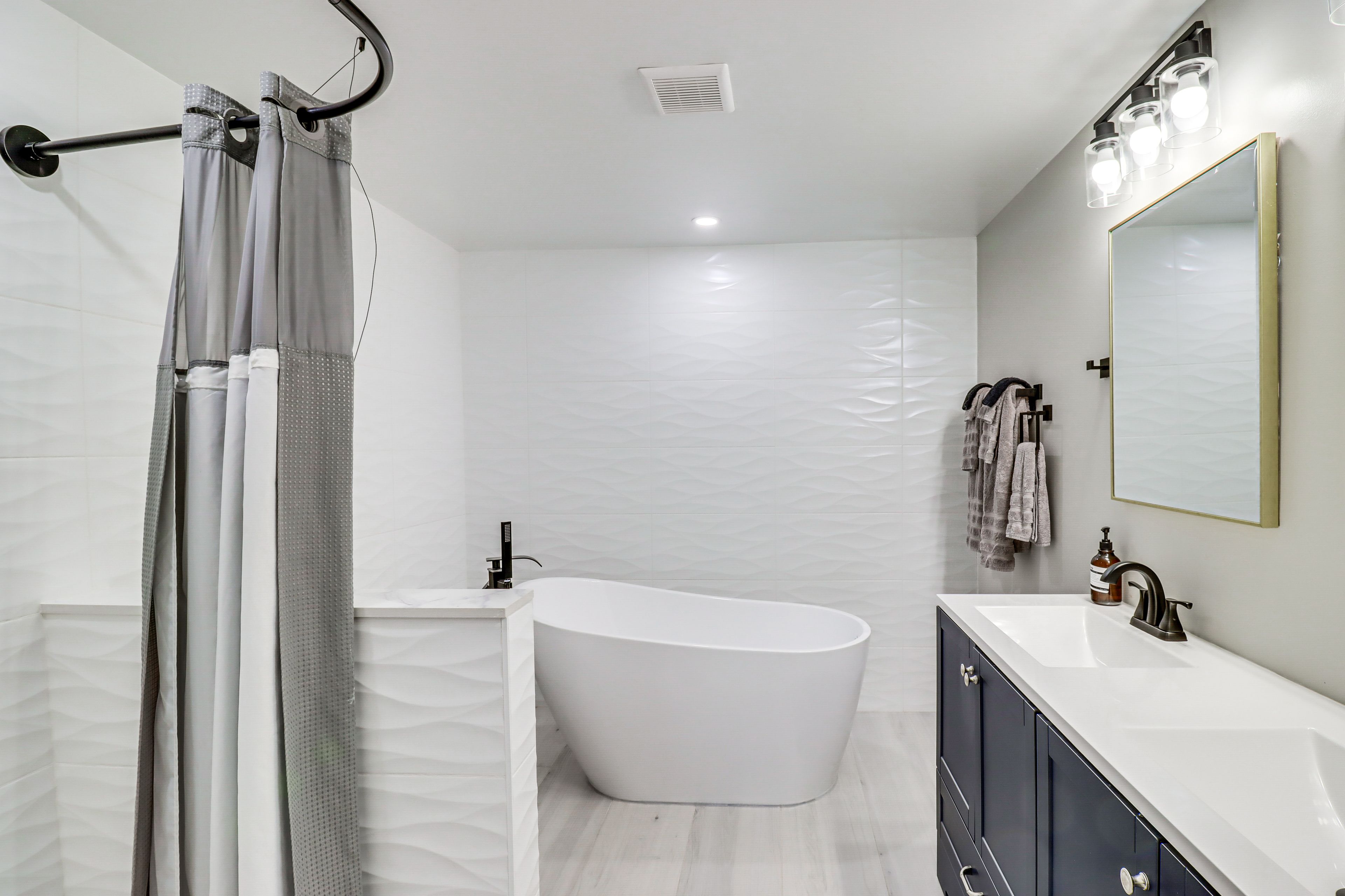 En-Suite Bathroom | Towels Provided | Complimentary Toiletries | 2nd Floor