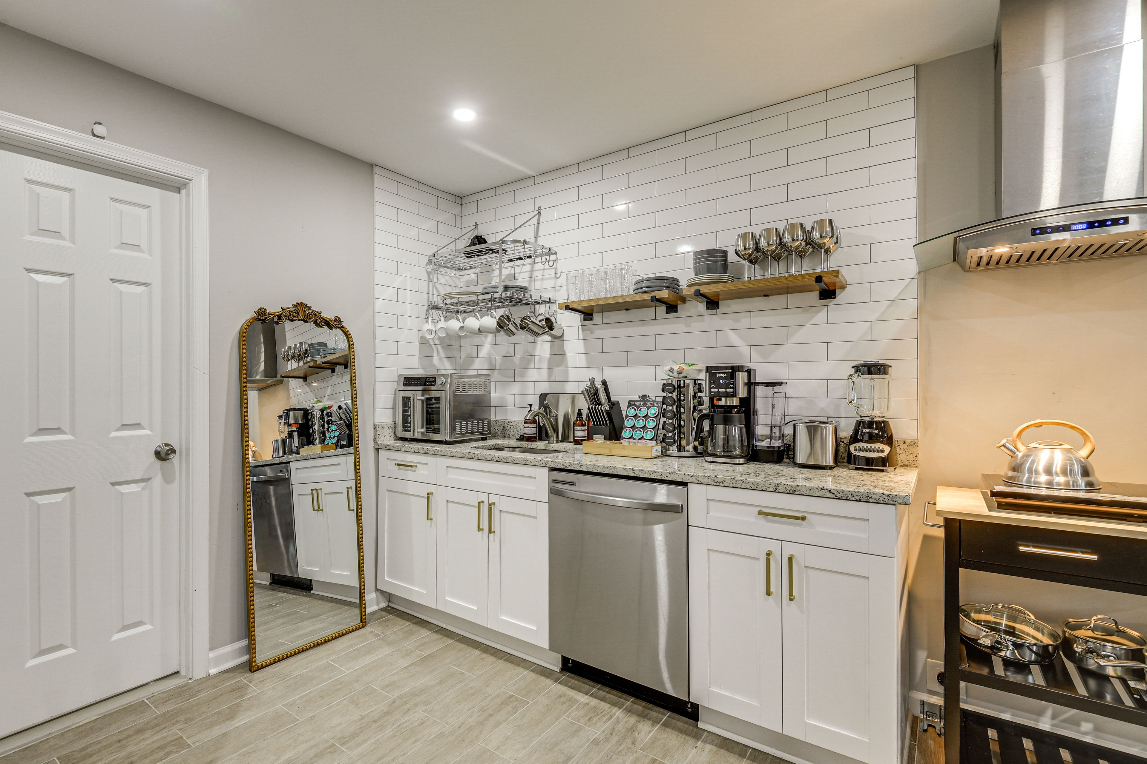 Kitchen | Free WiFi | Single-Story Apartment
