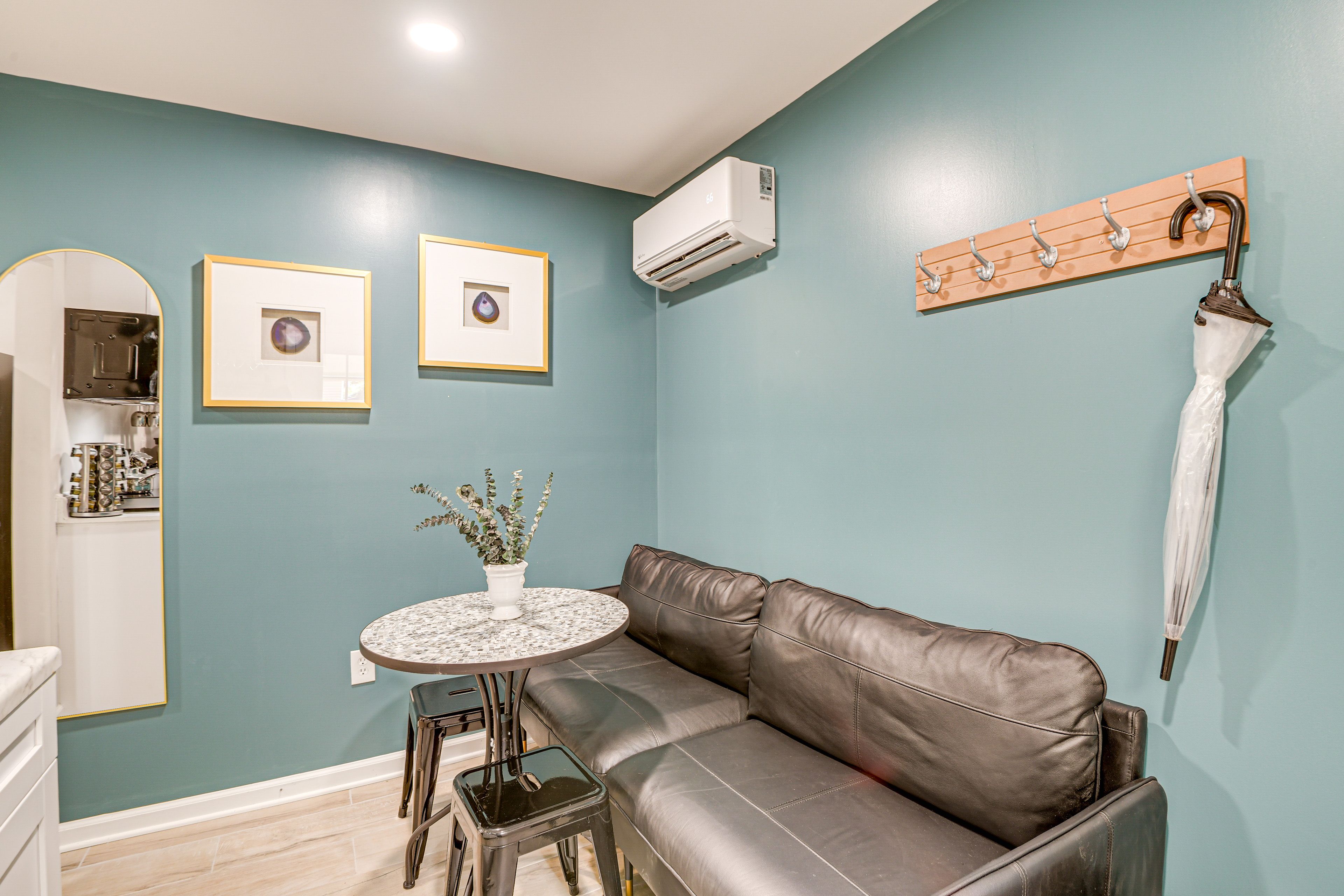Cheverly Vacation Rental | 2BR | 1BA | 550 Sq Ft | Stairs Required