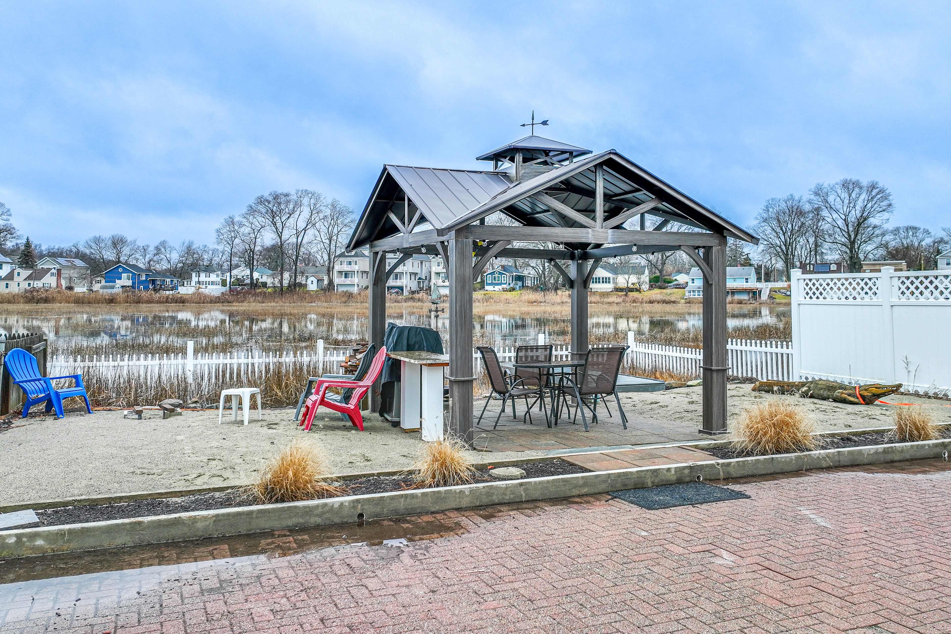 Gazebo | Gas Grill | Fishing On-Site