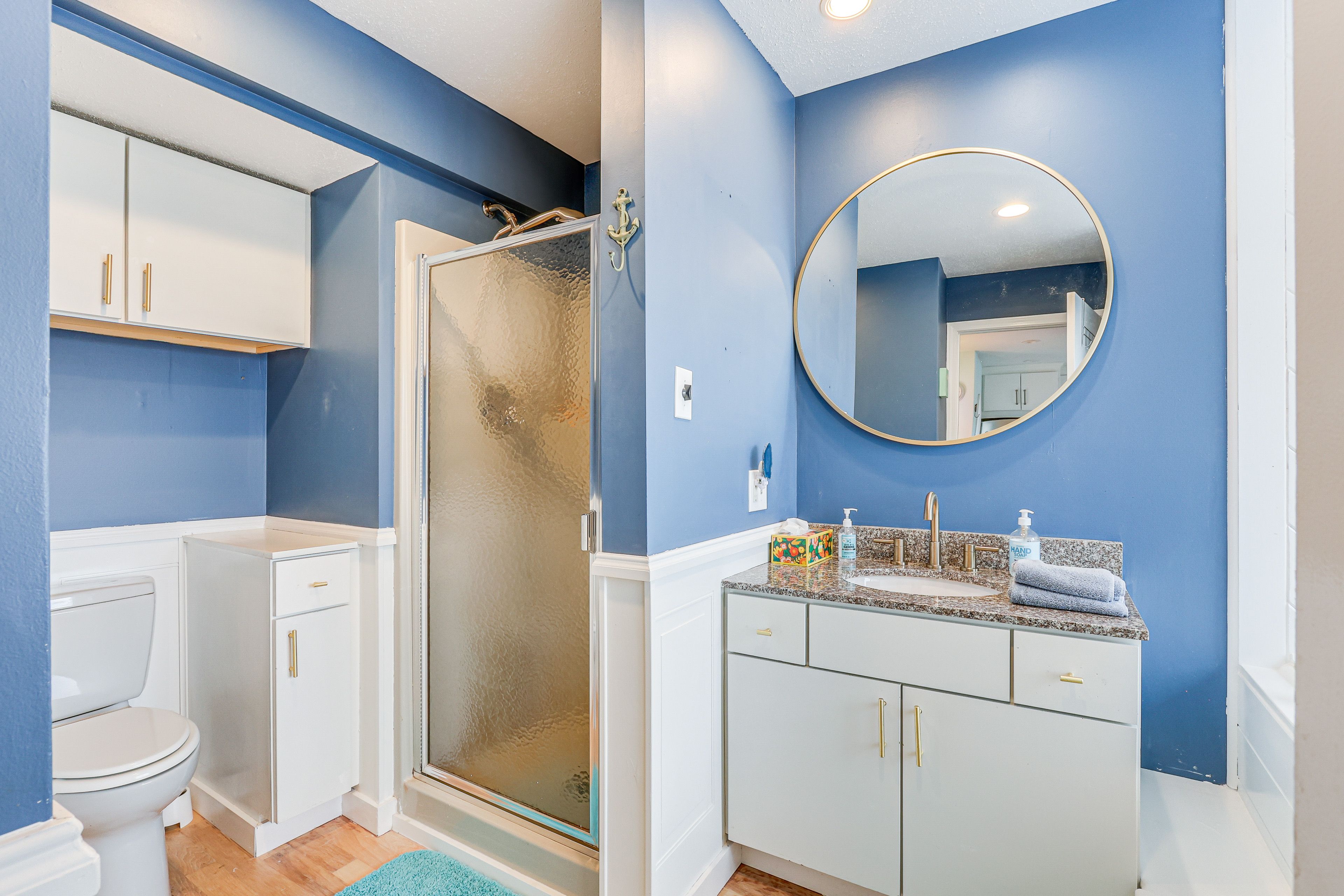 Full Bathroom | 1st Floor | Whirlpool Tub | Washer & Dryer