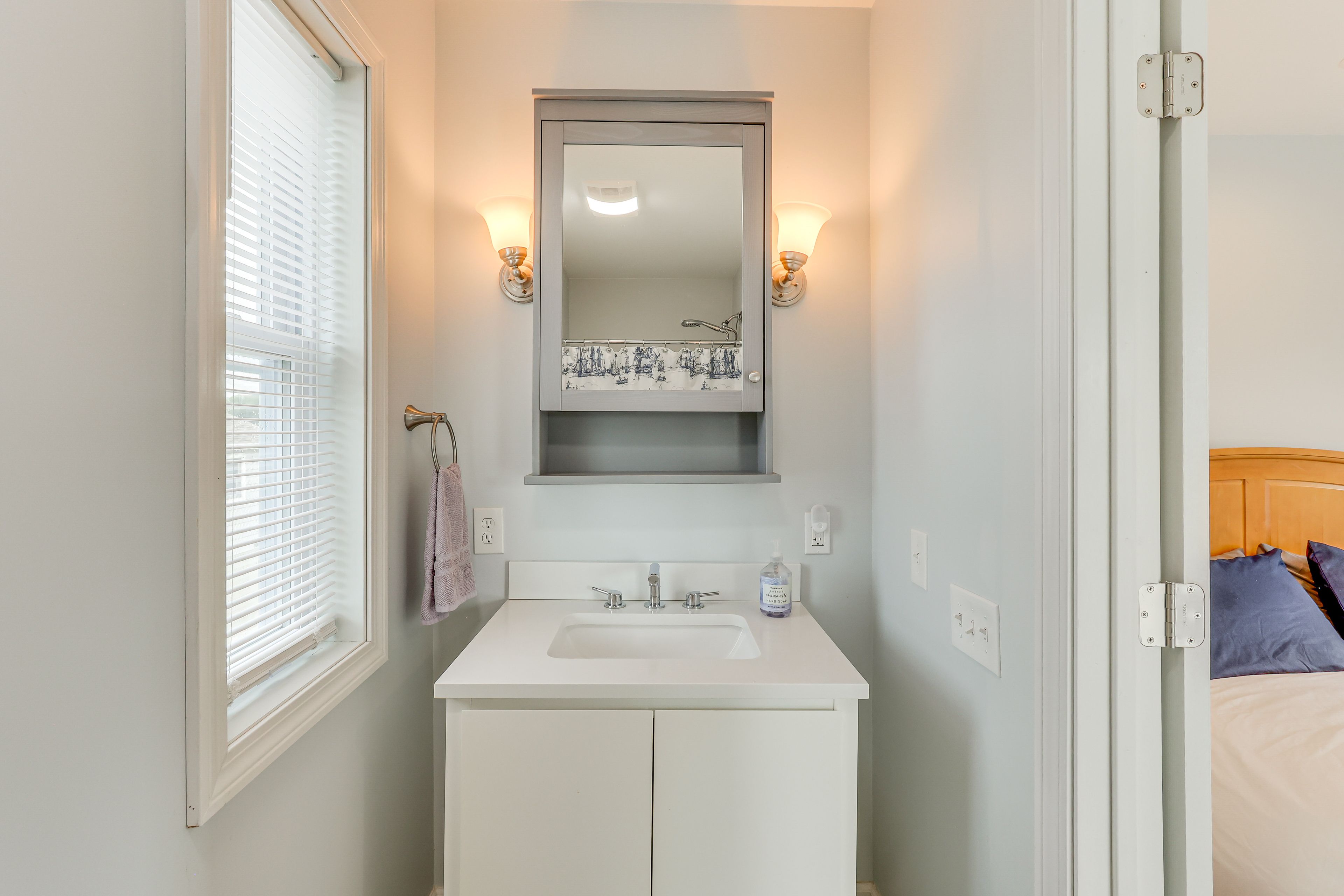 En-Suite Bathroom | 2nd Floor