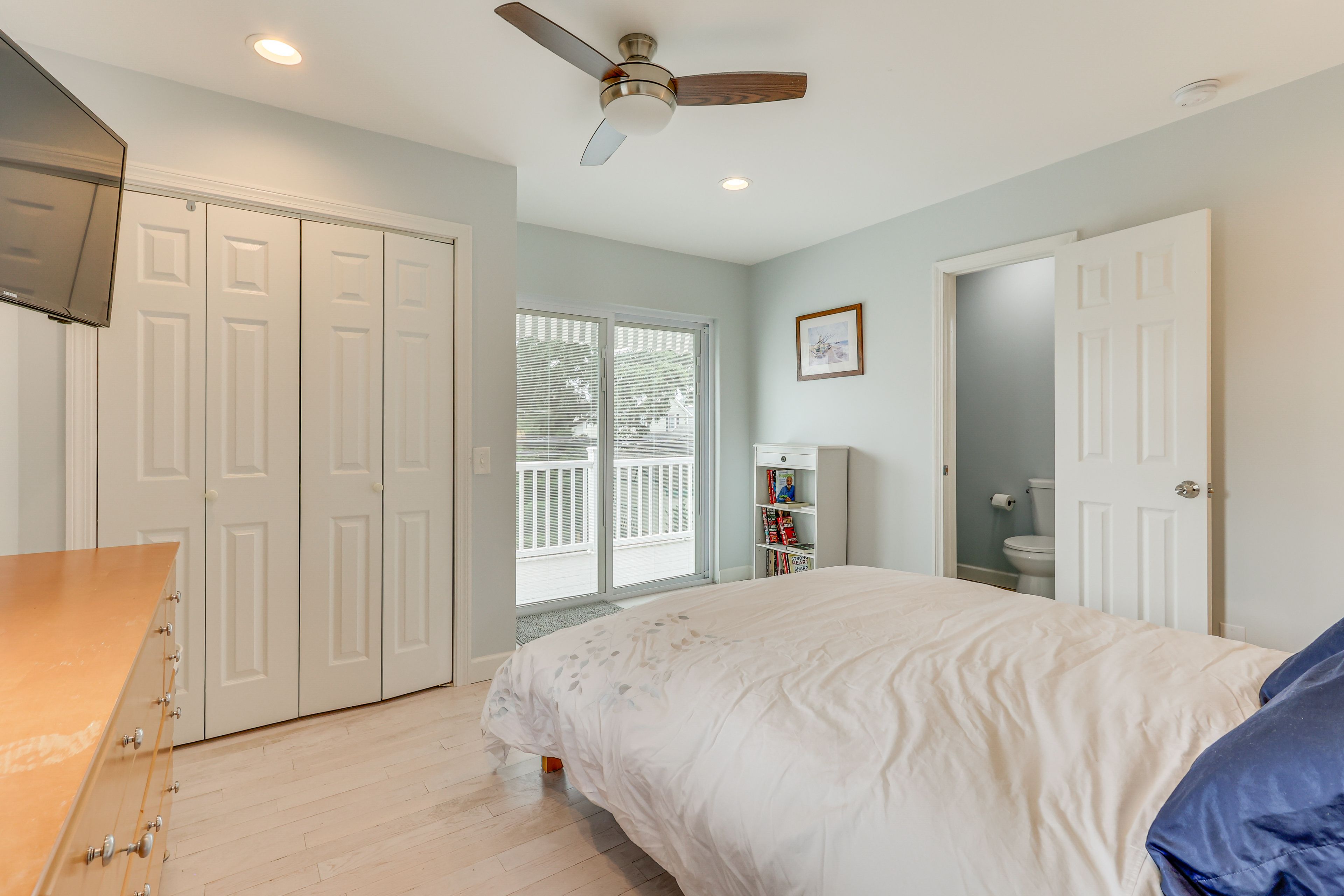 Bedroom 1 | 2nd Floor | Queen Bed