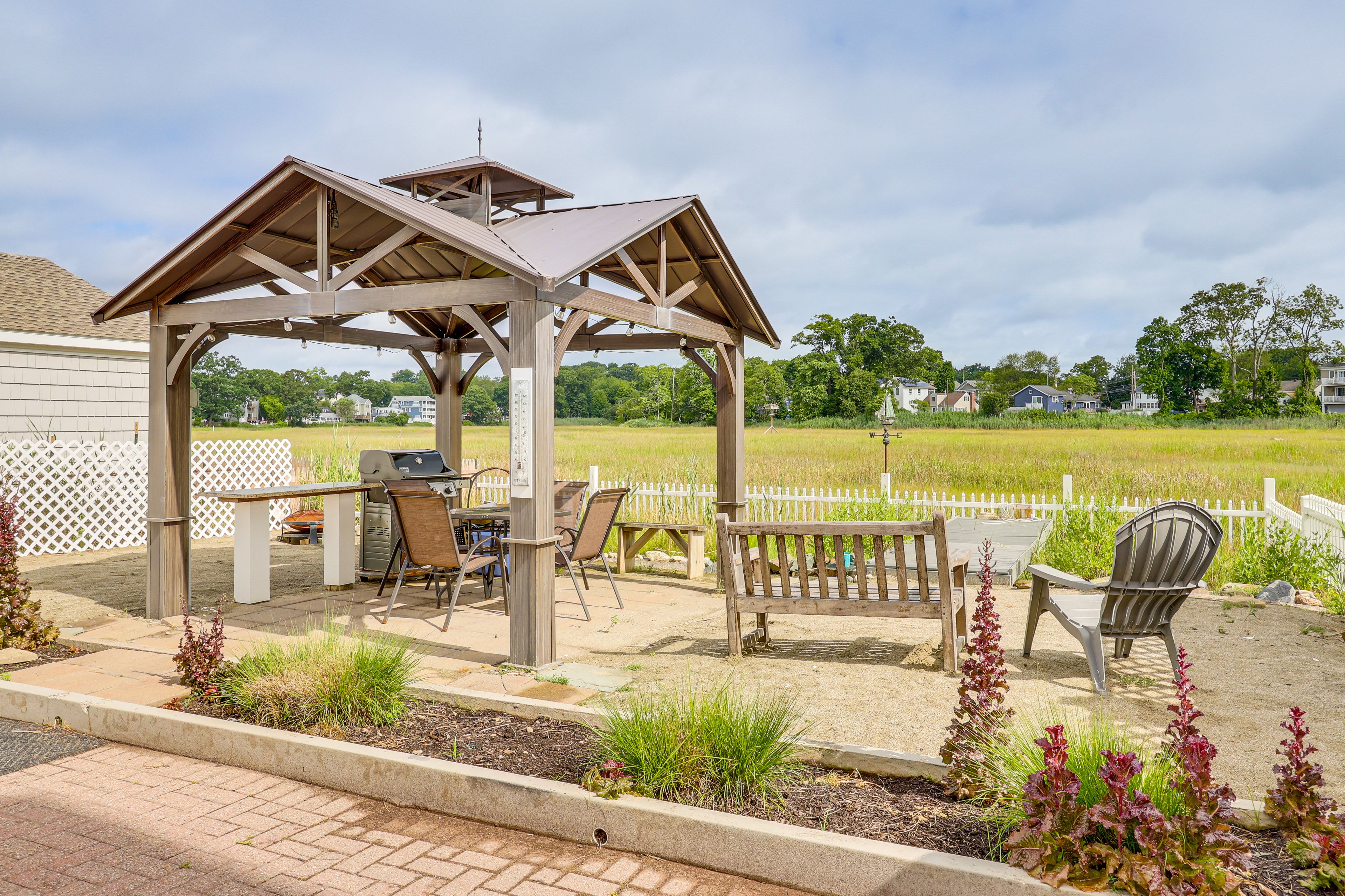 Gazebo | Gas Grill | Fishing On-Site