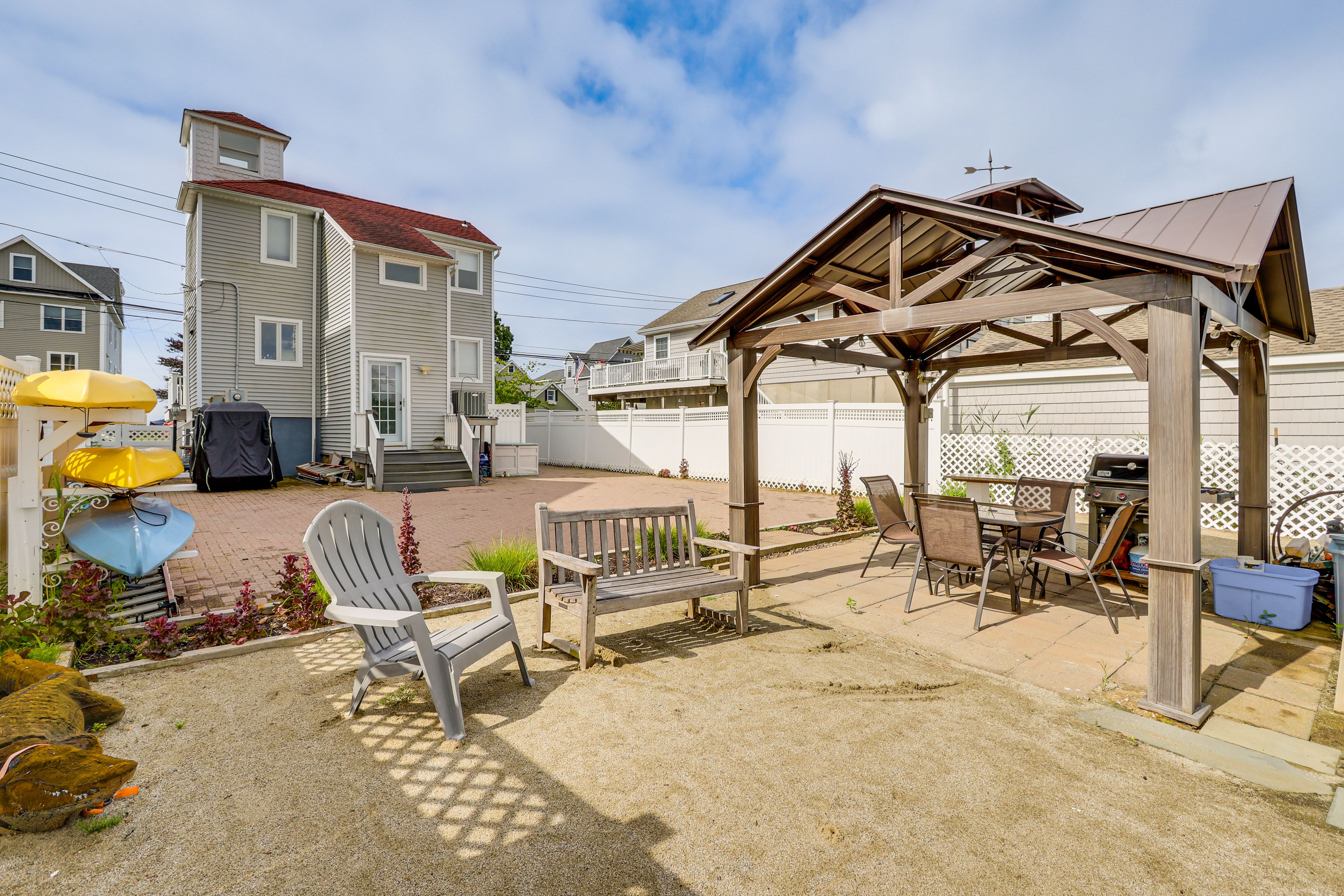 Gazebo | Gas Grill | Fishing On-Site