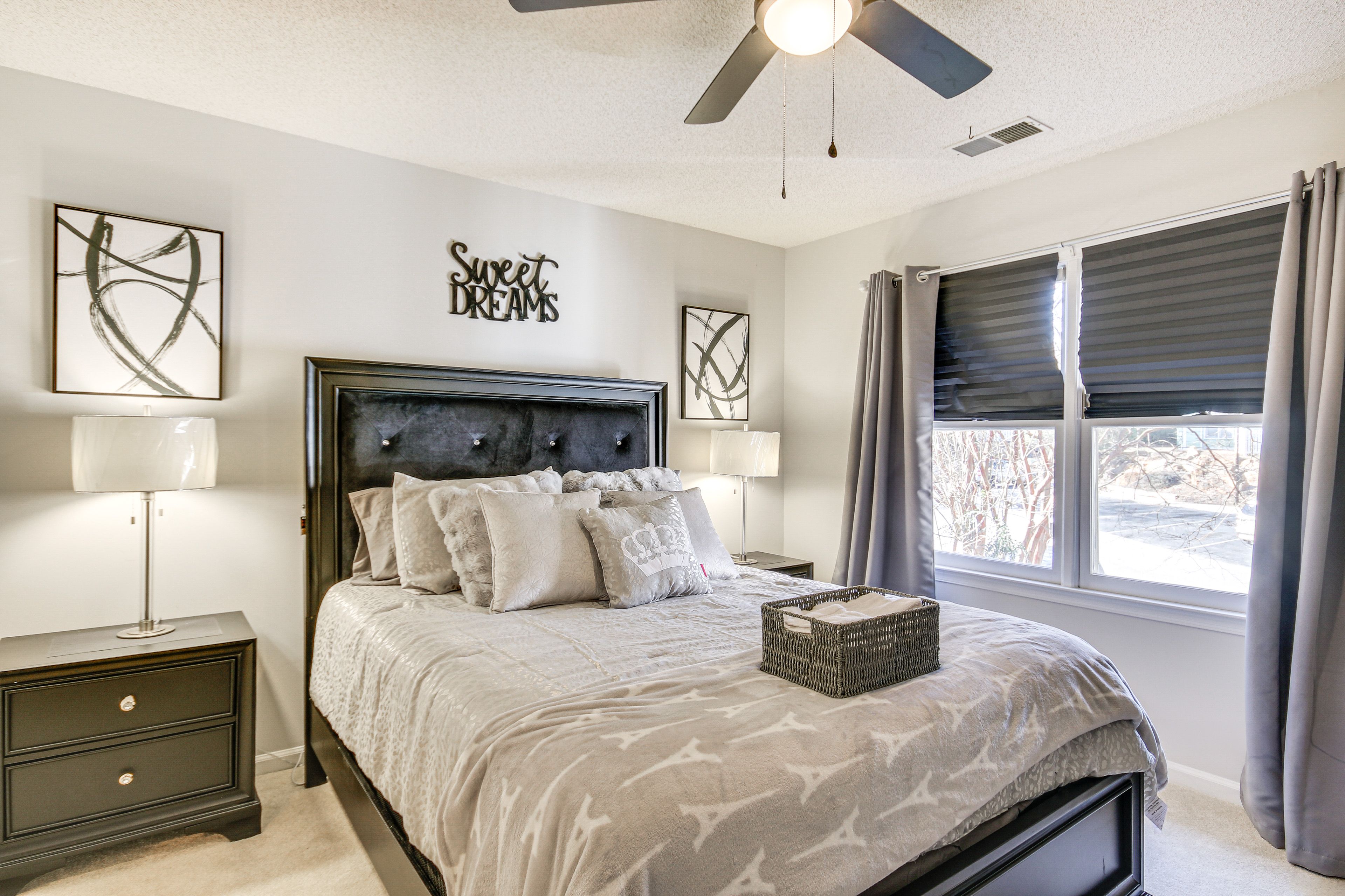 Bedroom | Queen Bed | Linens Provided | Smart TV