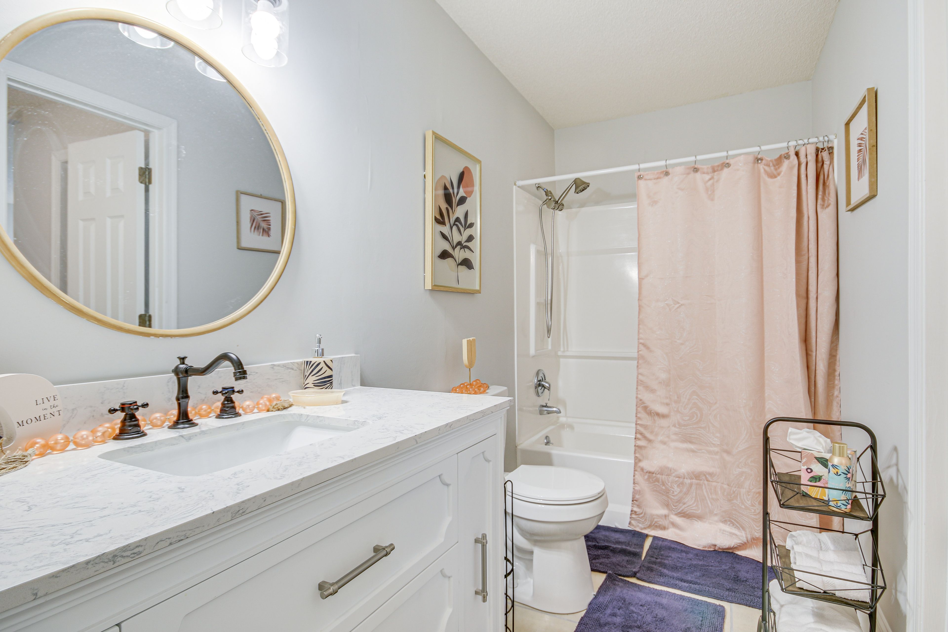 En-Suite Bathroom | Towels Provided | Complimentary Toiletries