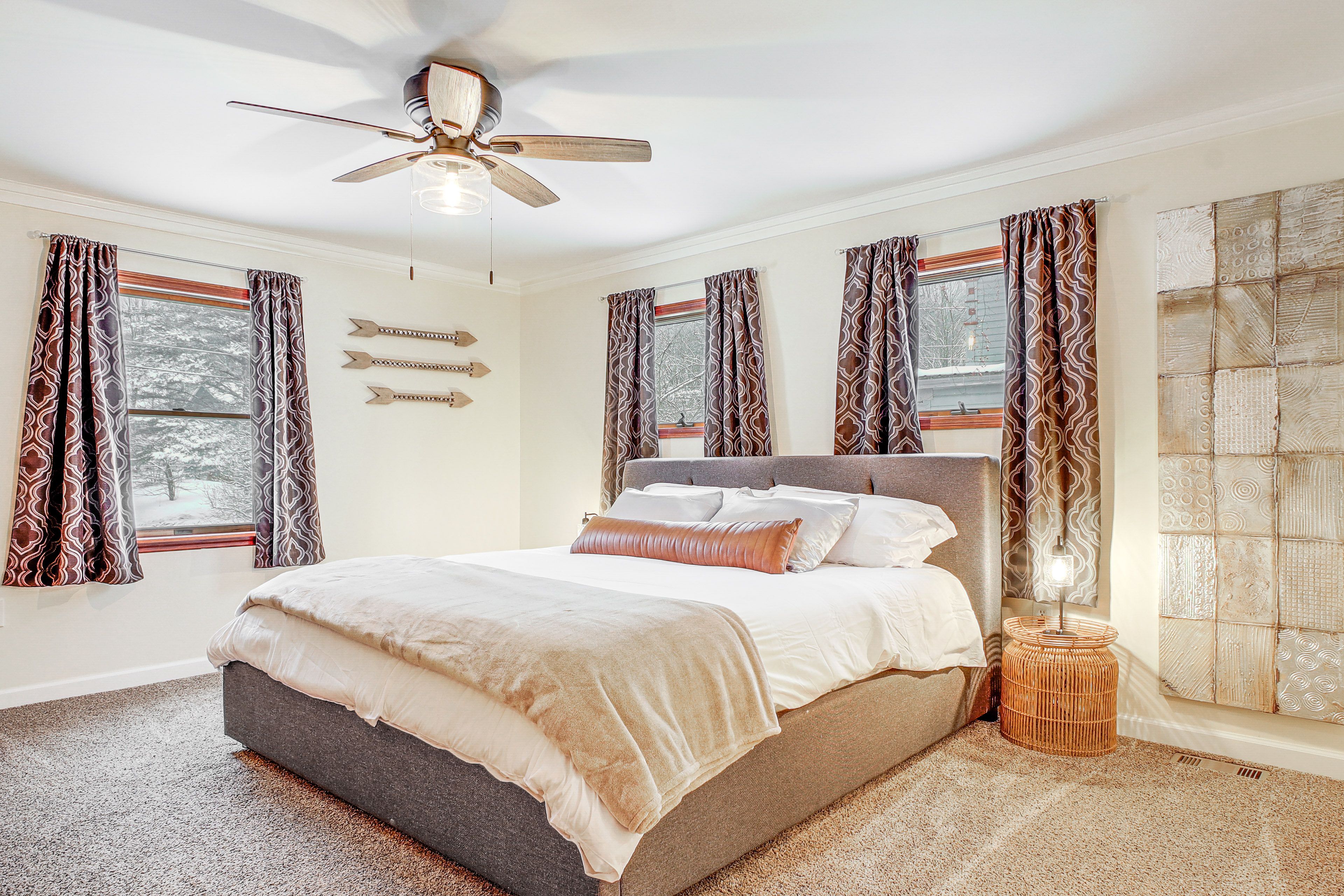 Bedroom 1 | King Bed | Linens Provided | En-Suite Bathroom | Main Floor