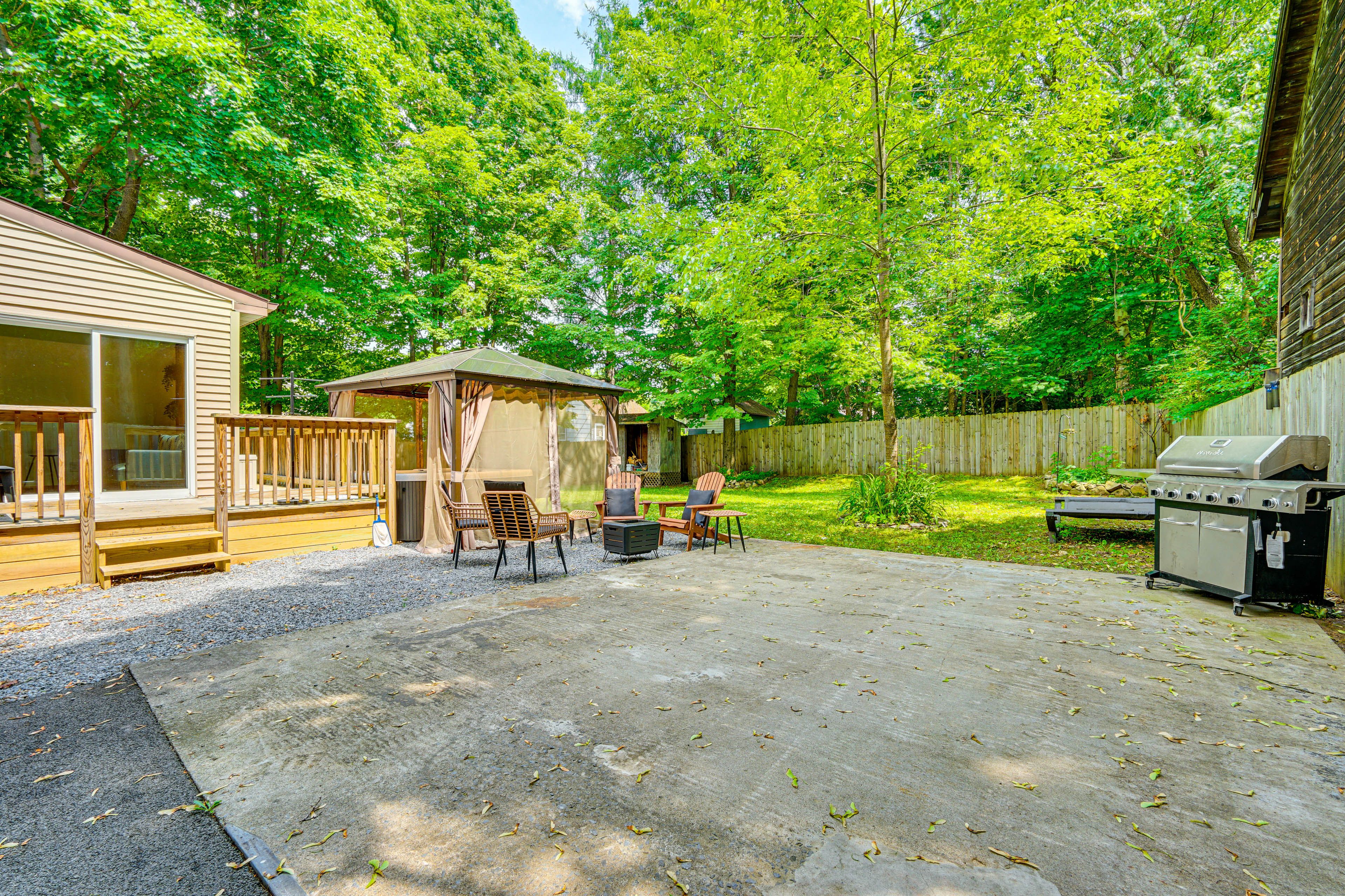 Backyard | Patio & Deck | Gas Grill | Fire Pit