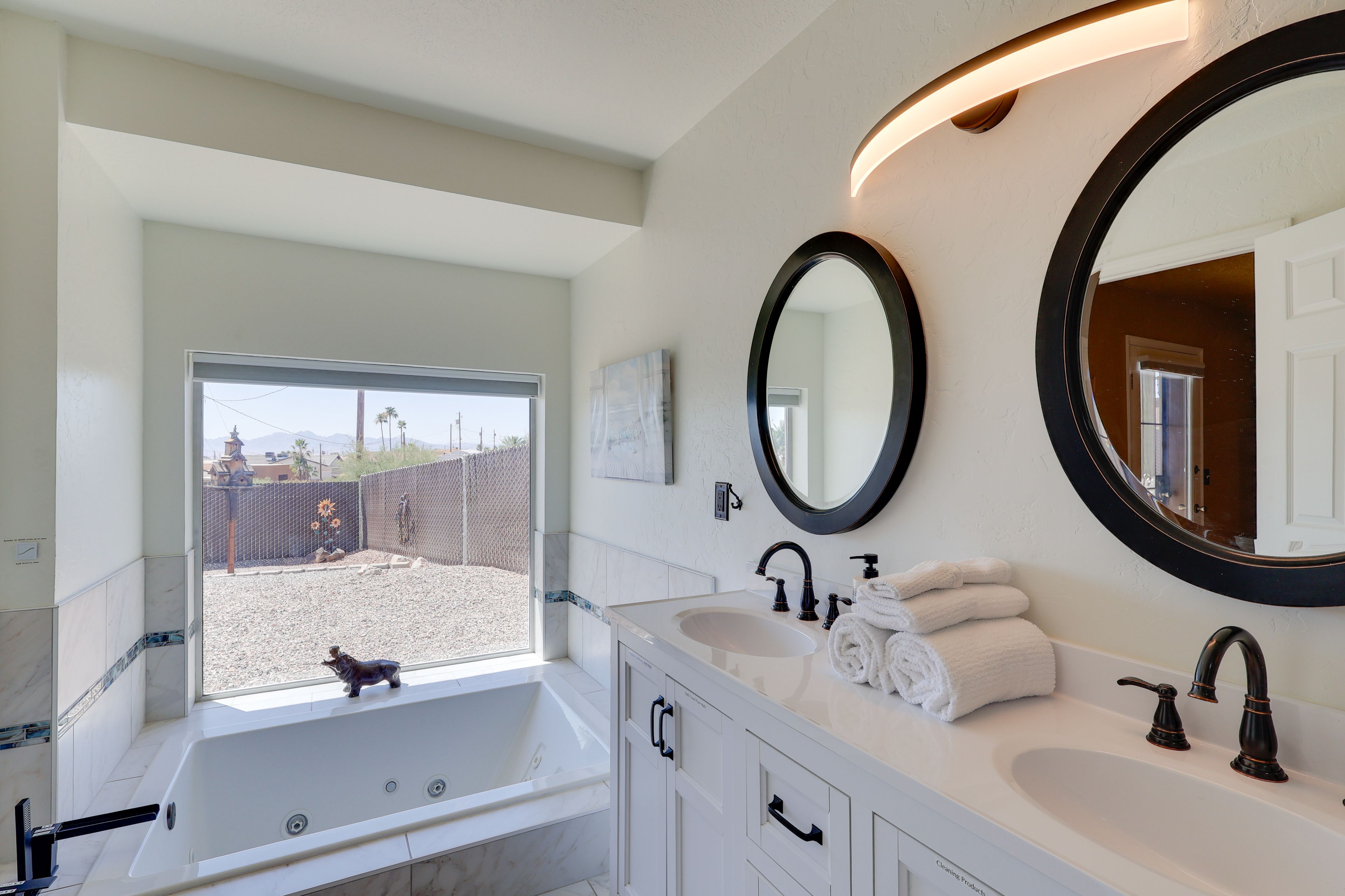 Sunken Jacuzzi Tub w/ Showerhead Attachment