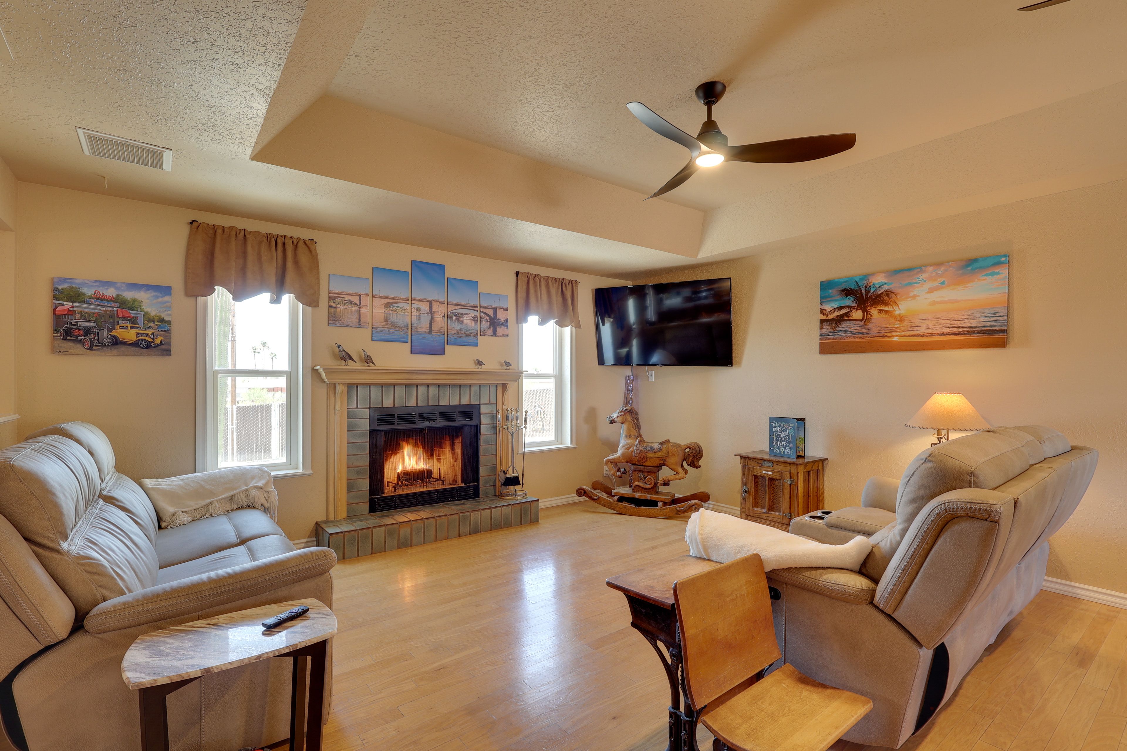 Living Room | Smart TV | Free WiFi