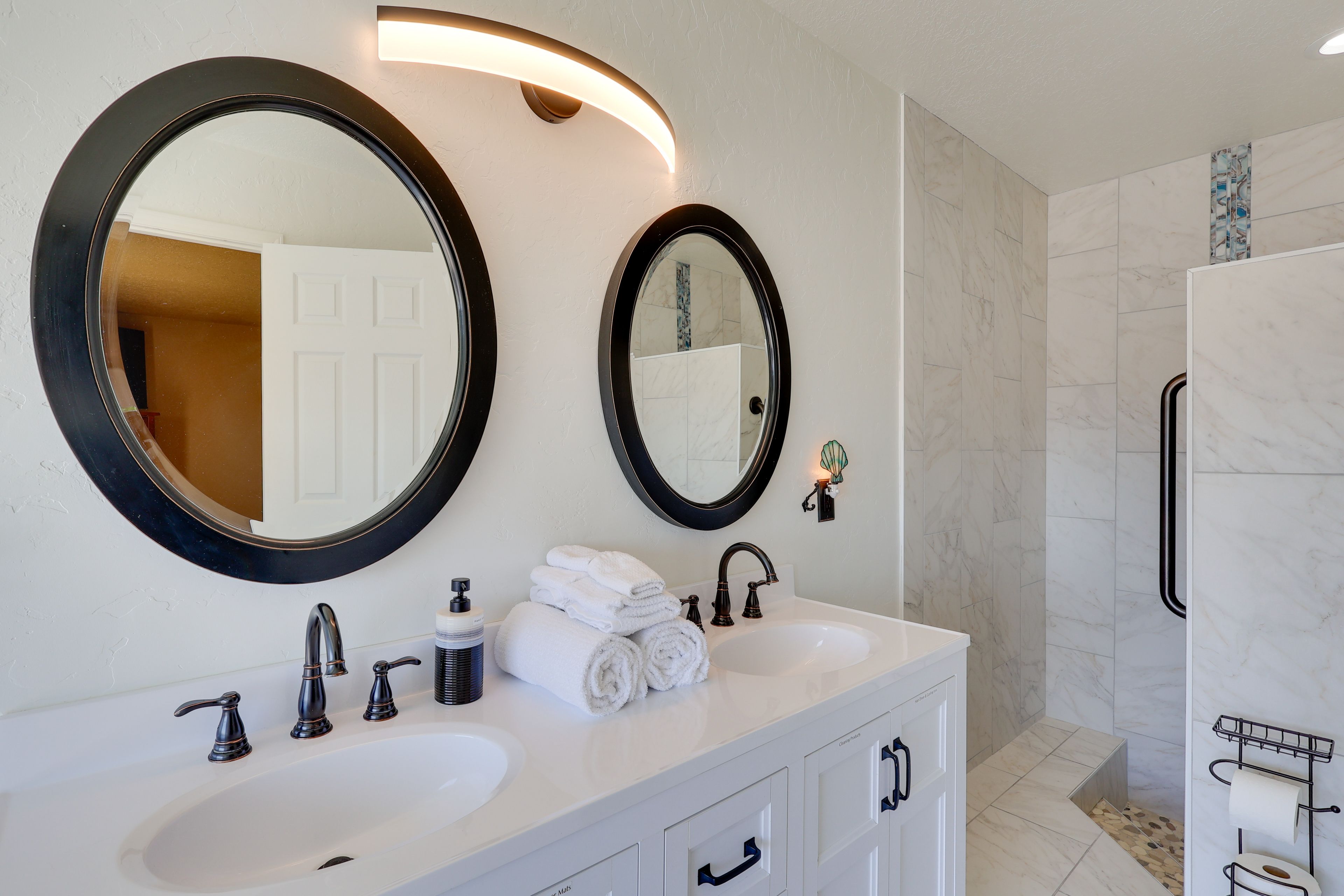 En-Suite Bathroom | Towels Provided | Complimentary Toiletries