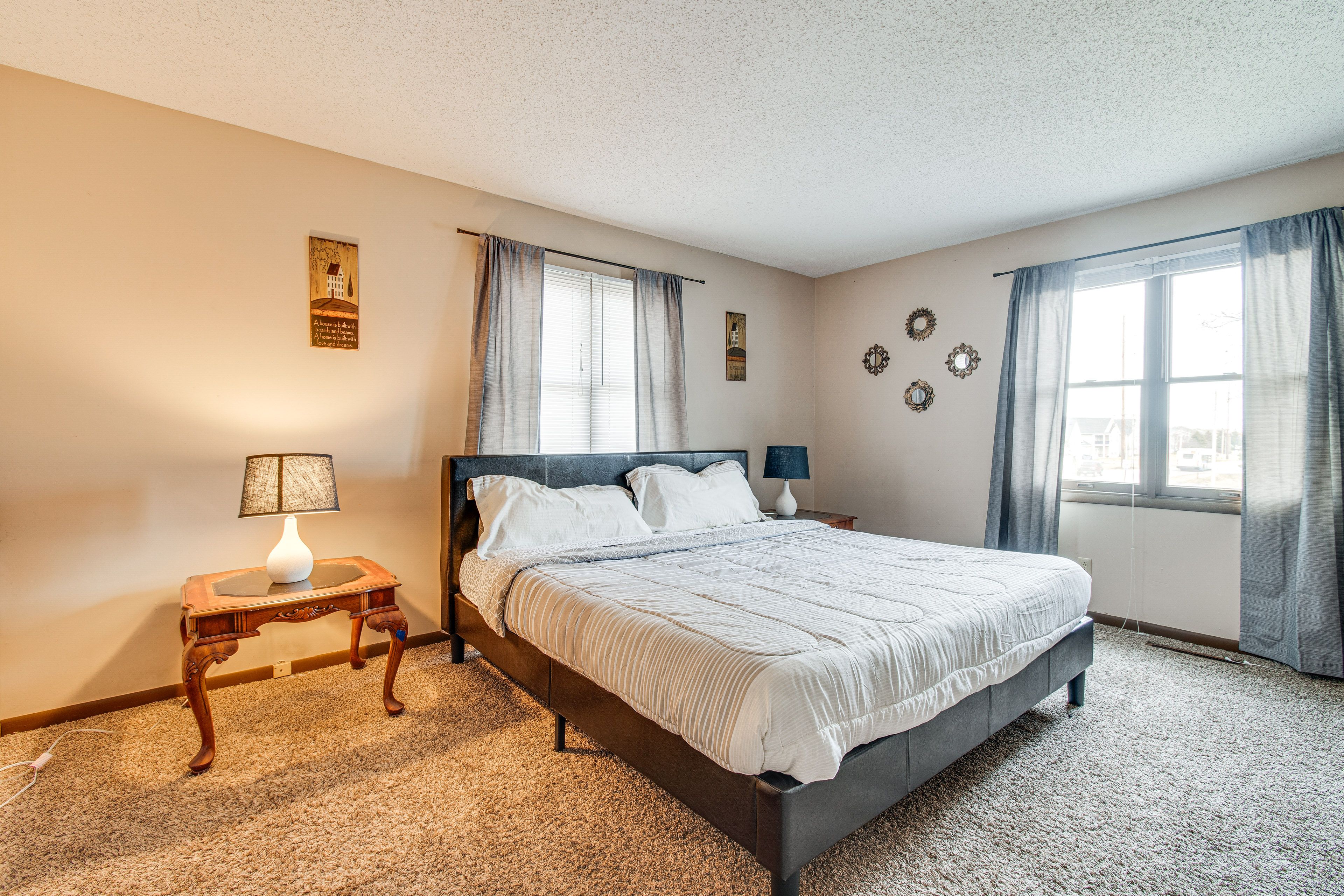 Bedroom 1 | King Bed