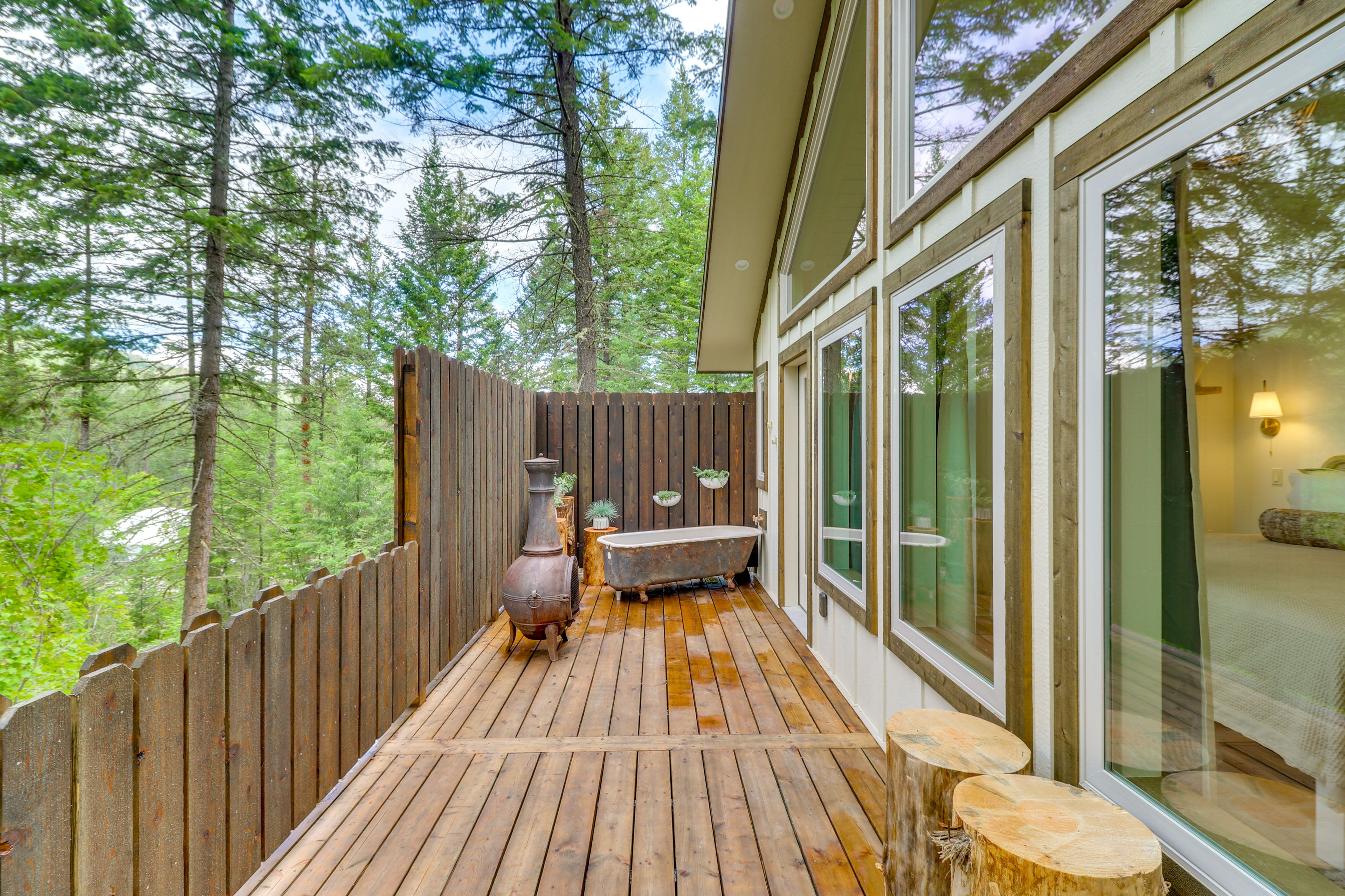 Private Deck | Outdoor Tub | Chiminea