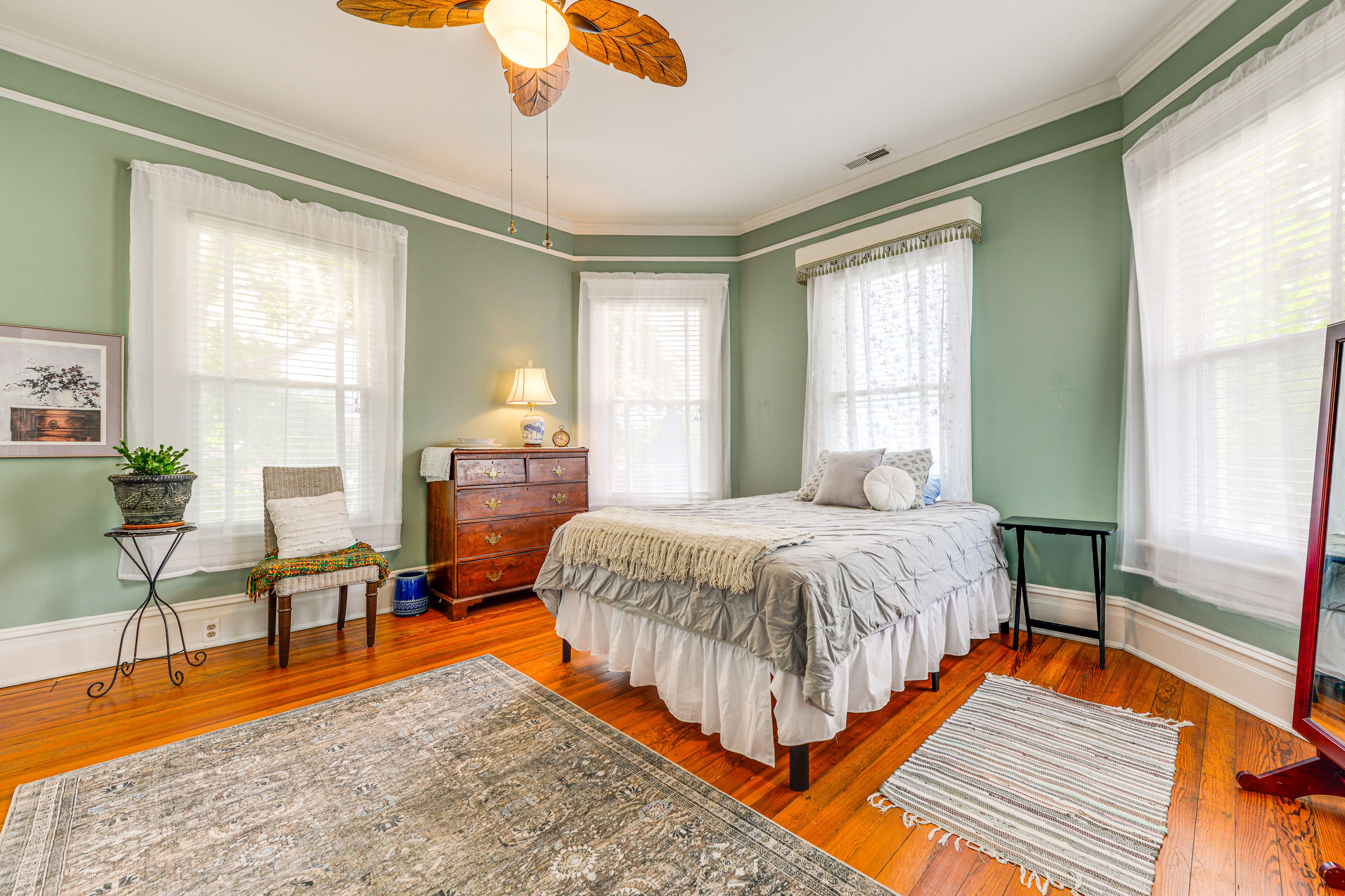 Bedroom 3 | 2nd Floor | Queen Bed
