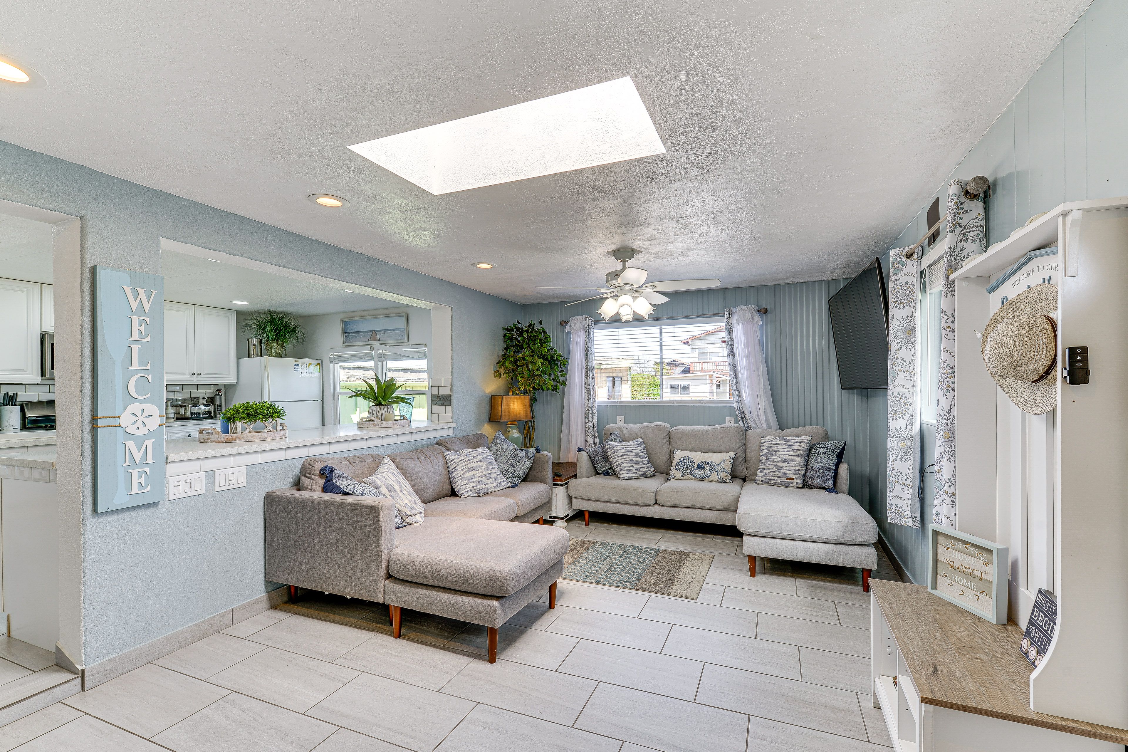 Living Room | Sleeper Sofa | Smart TV