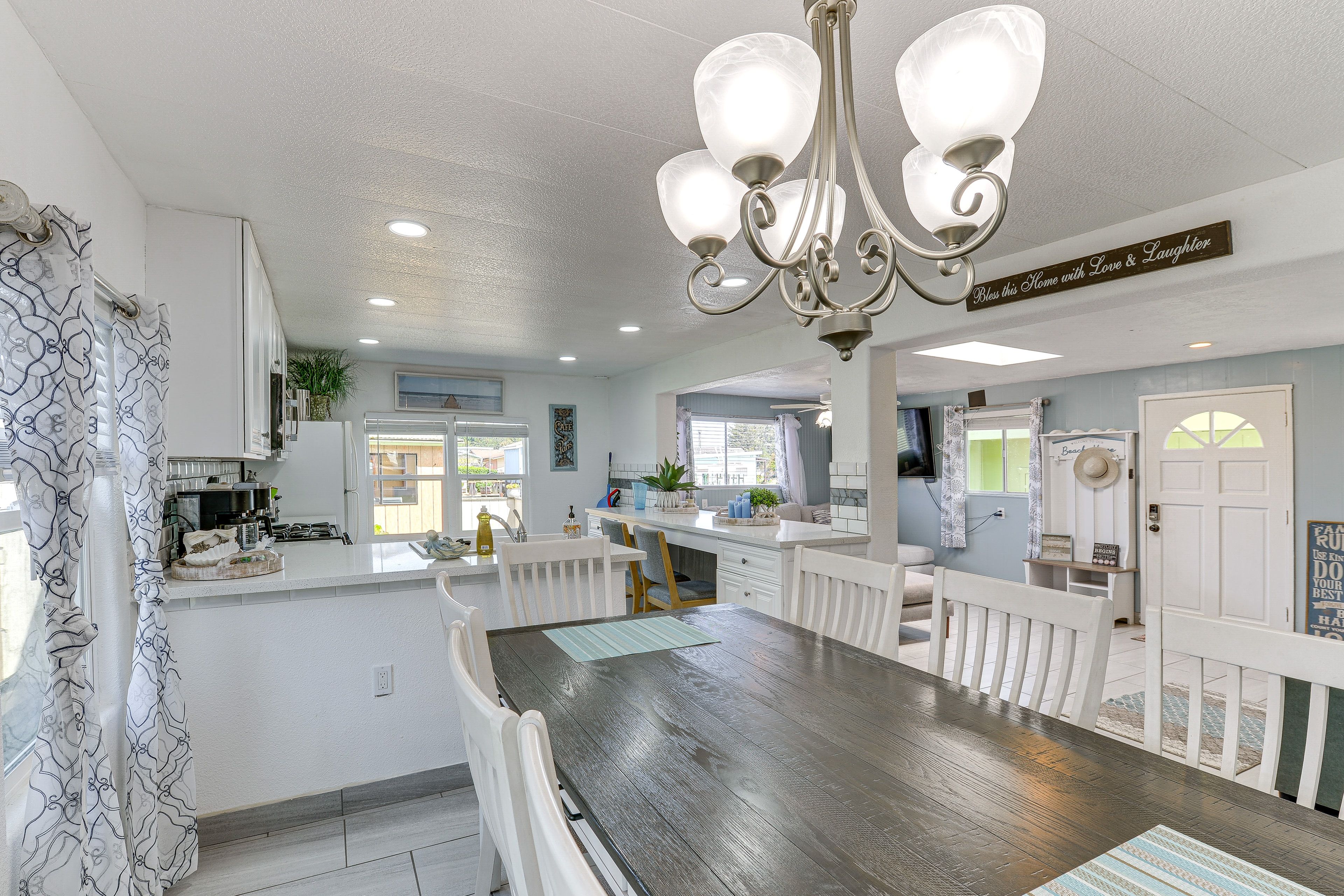 Dining | Dishware & Flatware Provided