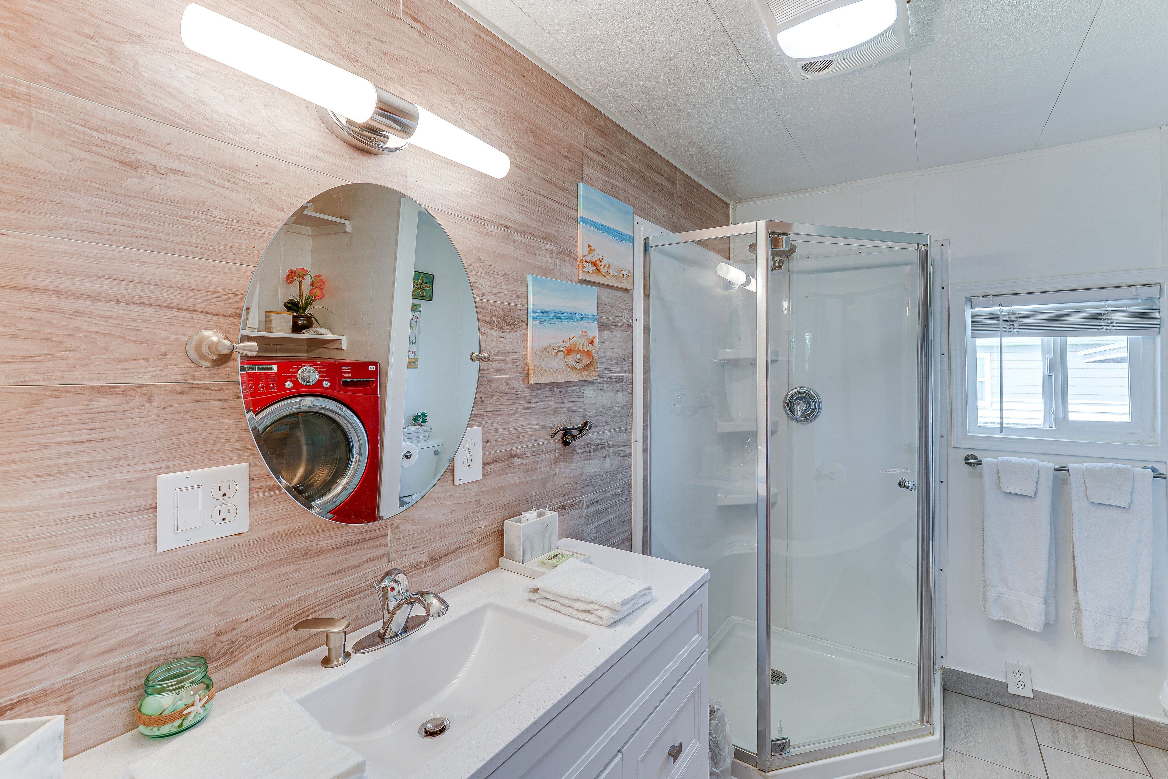 Full Bathroom | In-Unit Laundry | Complimentary Toiletries | Walk-In Shower
