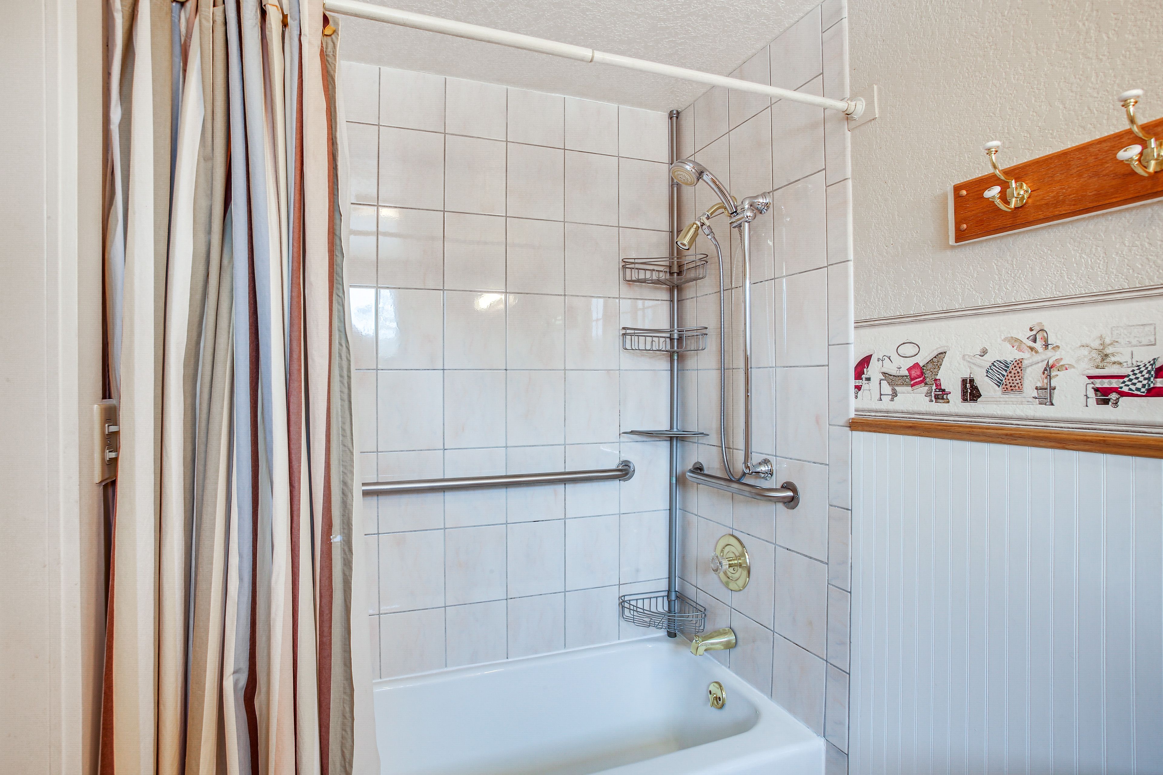 Full Bathroom | 1st Floor