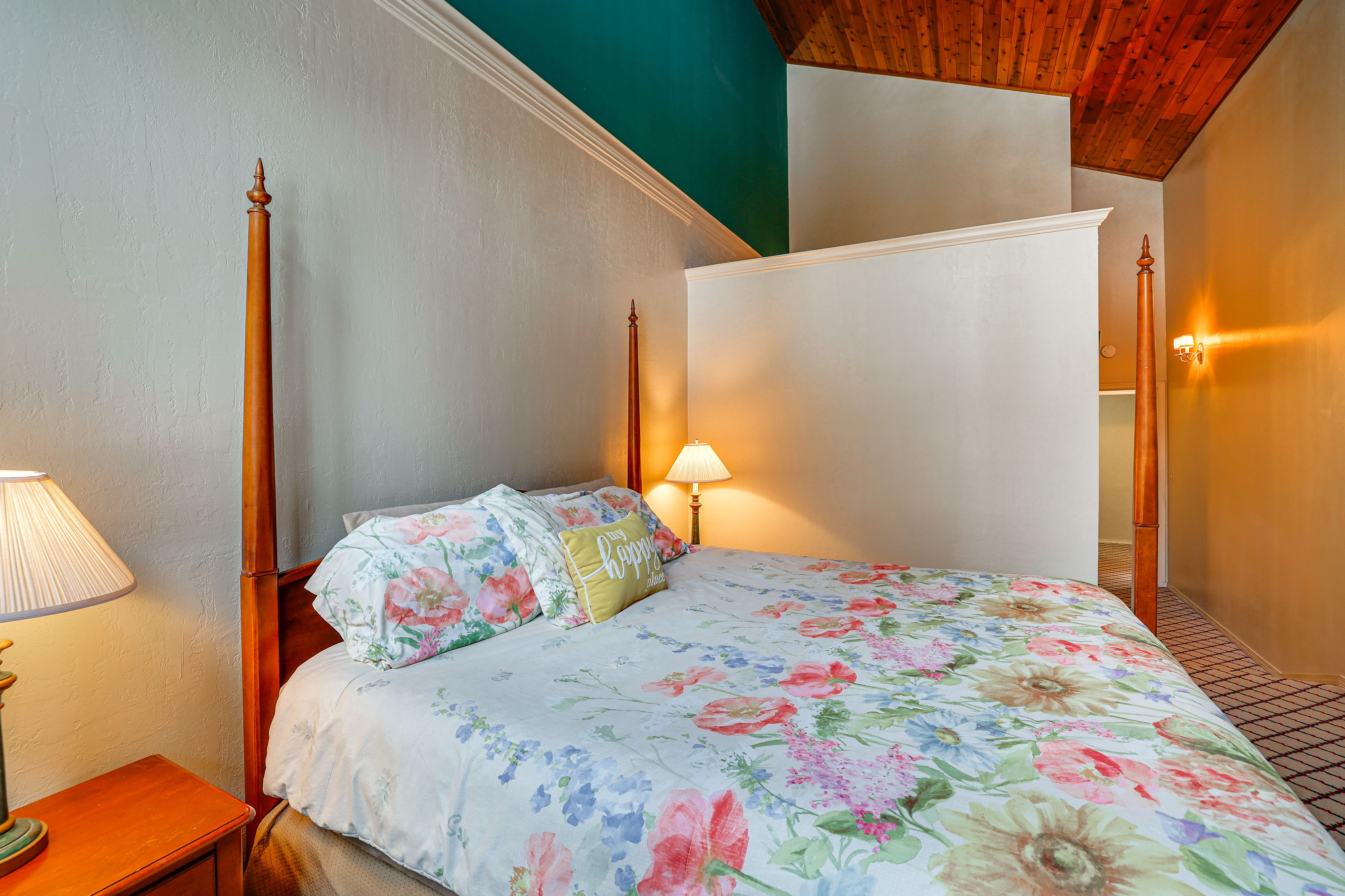 Bedroom 1 | King Bed | En-Suite Bathroom | 2nd Floor