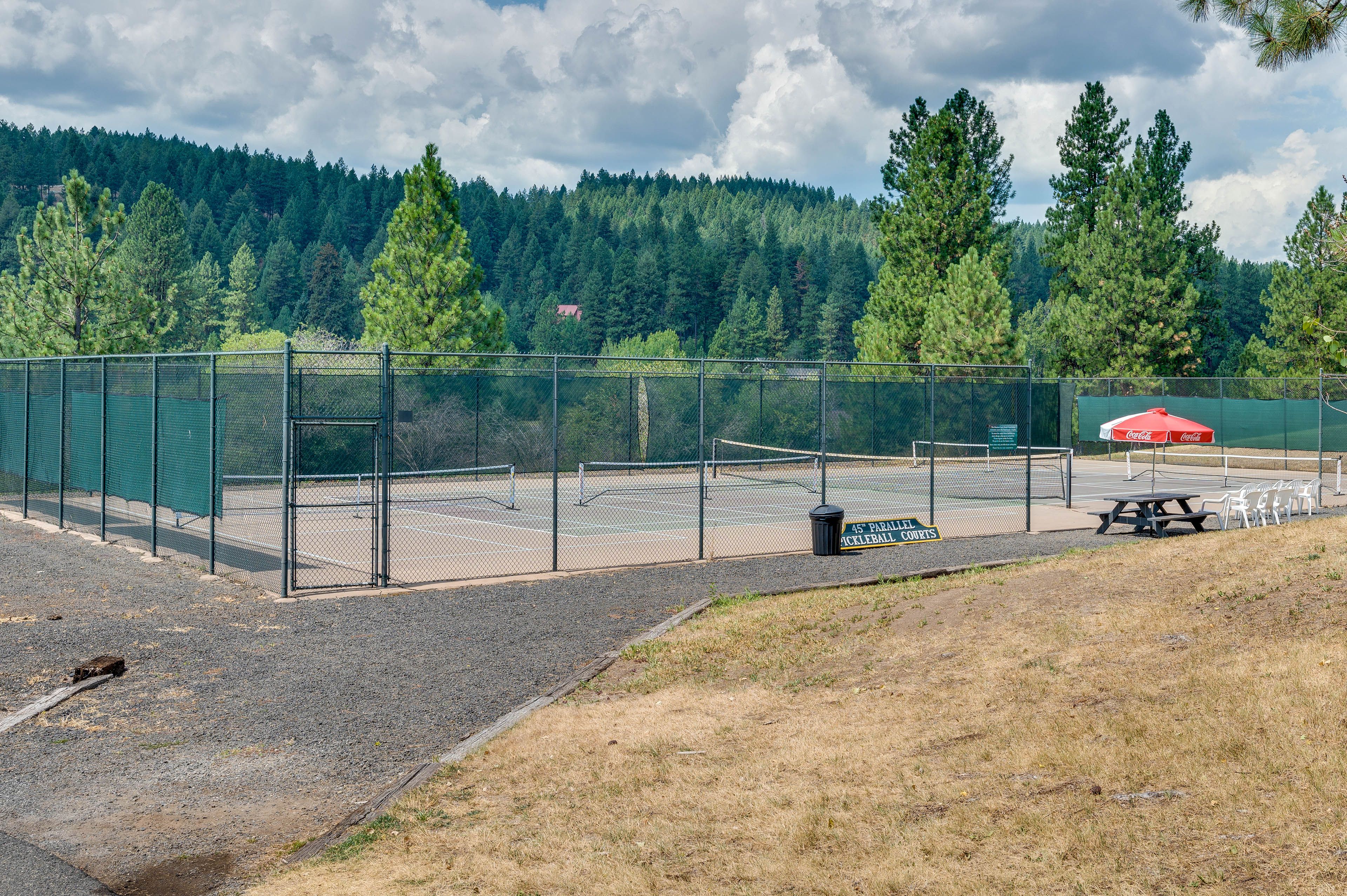 Community Tennis & Pickleball Courts
